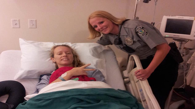 Mujer quiere proveer un desfibrilador automático para cada patrulla luego de que uno la salvara