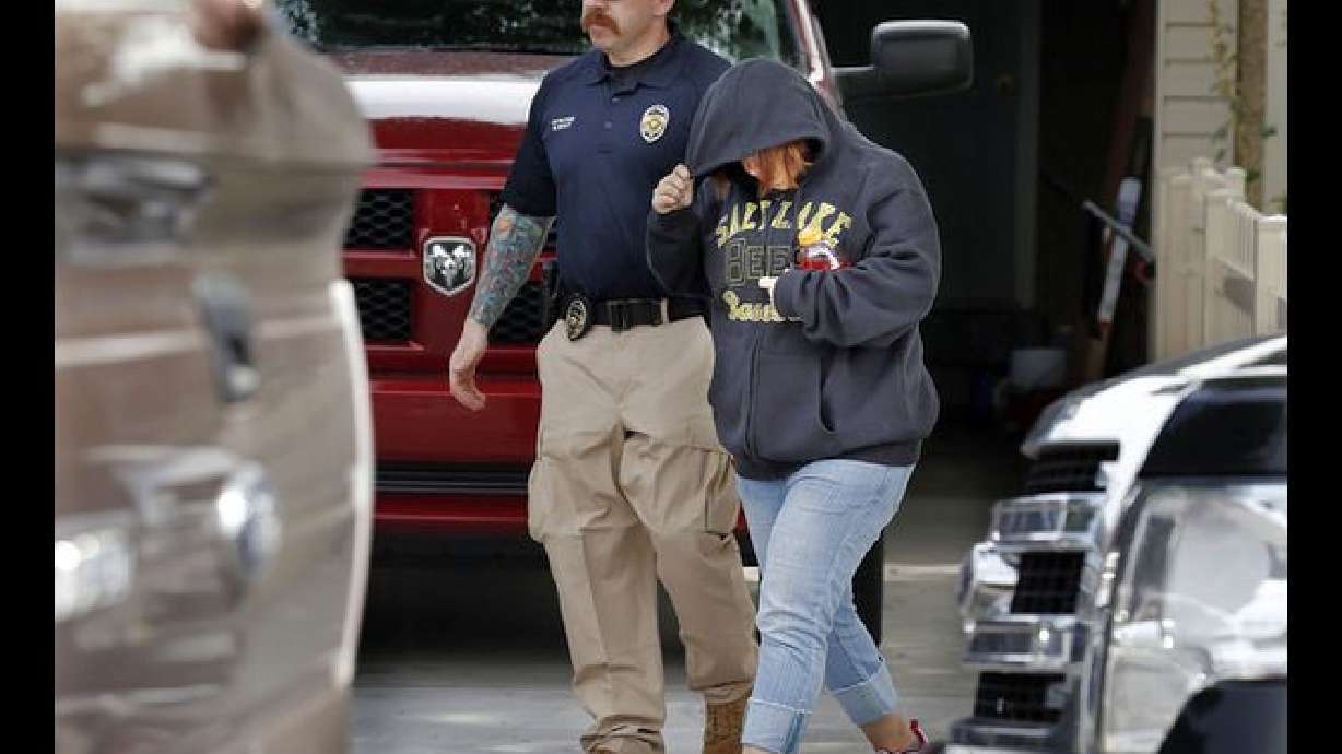 Se revela llamada al 911 de la mujer que encontró un bebé en la basura