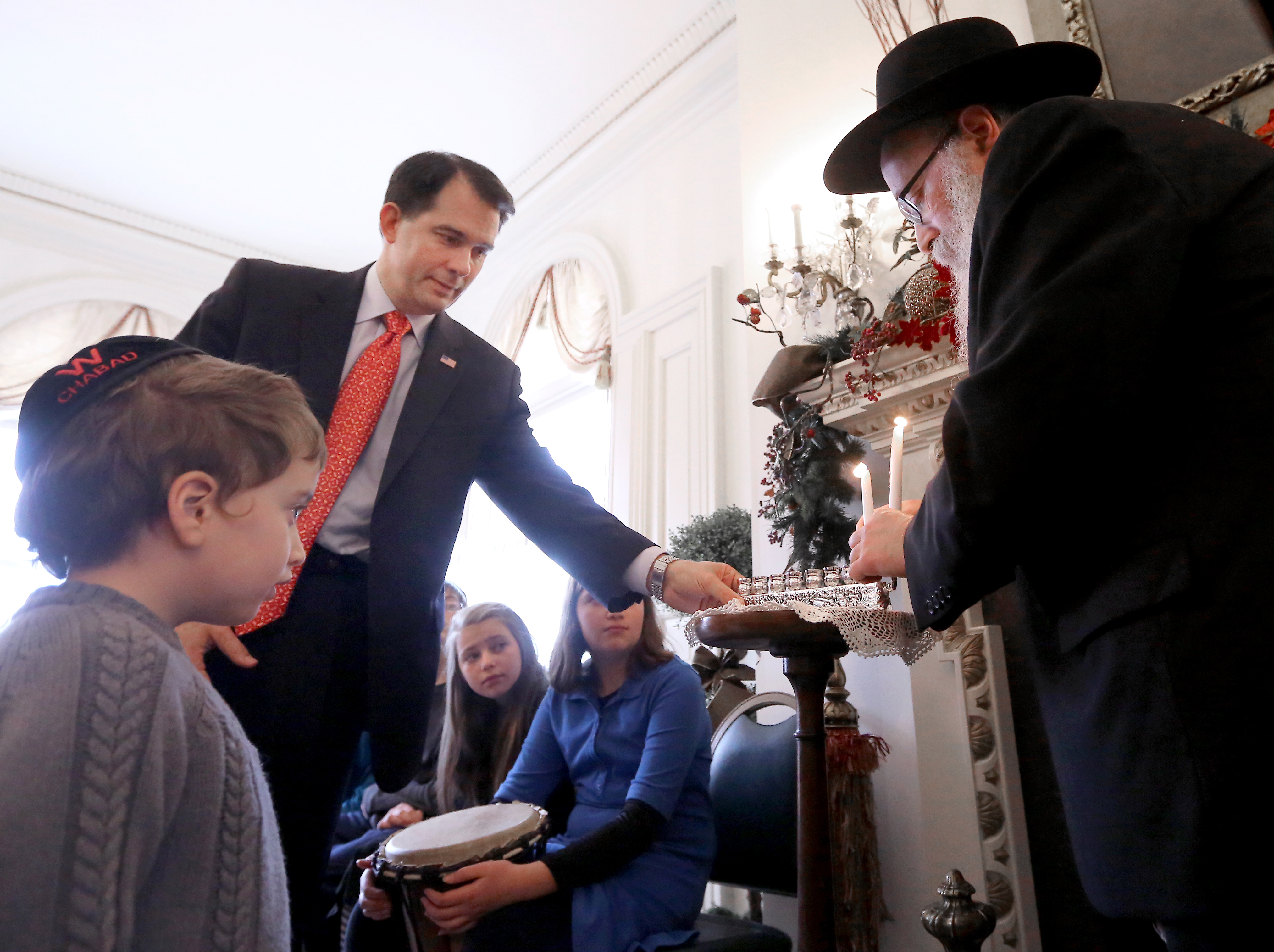 Walker says he joked with rabbis about 'molotov' error