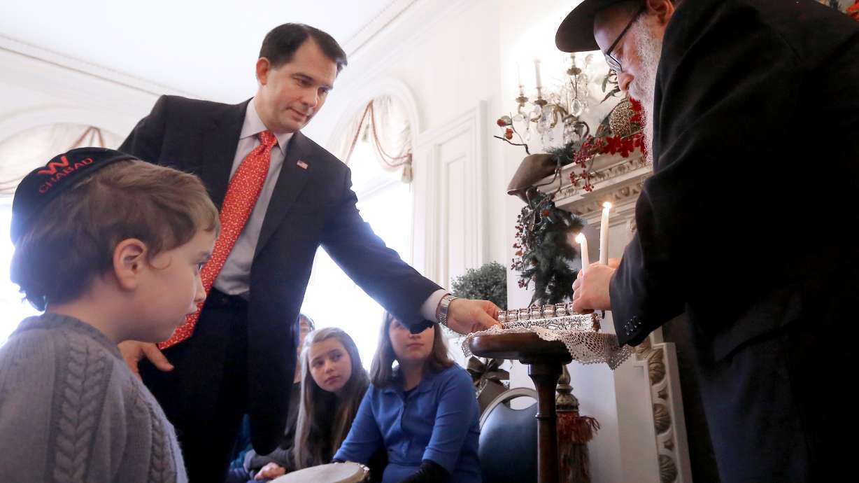 Walker says he joked with rabbis about 'molotov' error