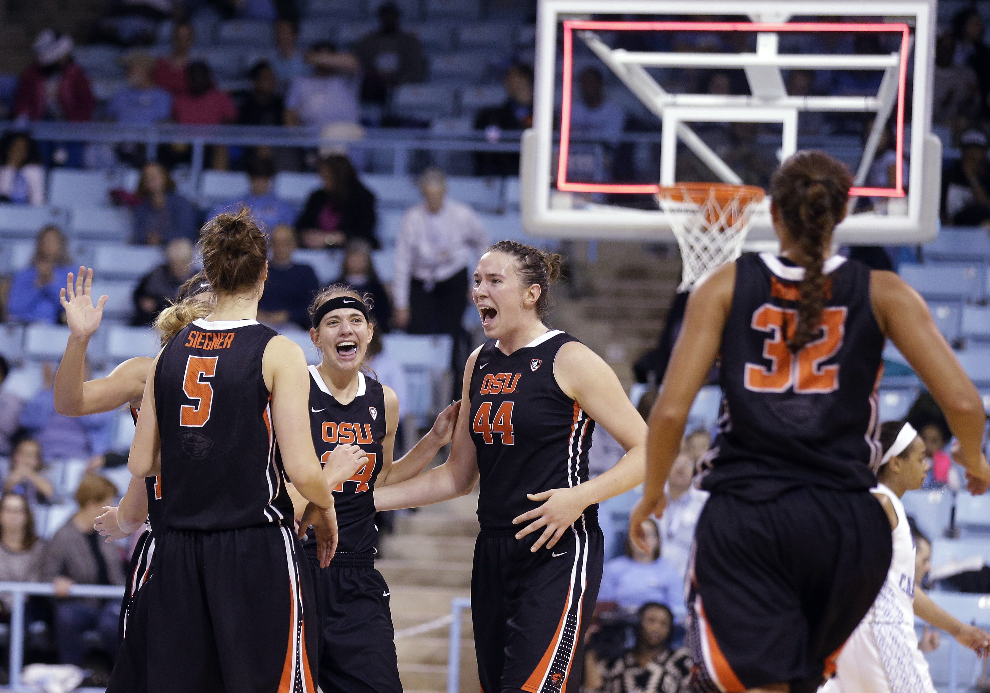 No. 16 Oregon St. beats No. 6 North Carolina 70-55