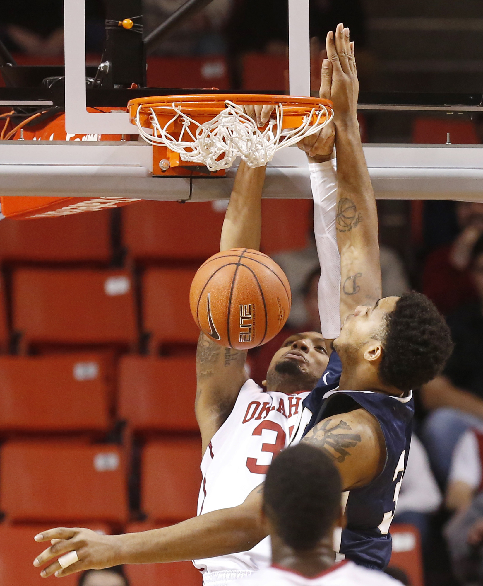 Hield leads No. 15 Oklahoma past Oral Roberts