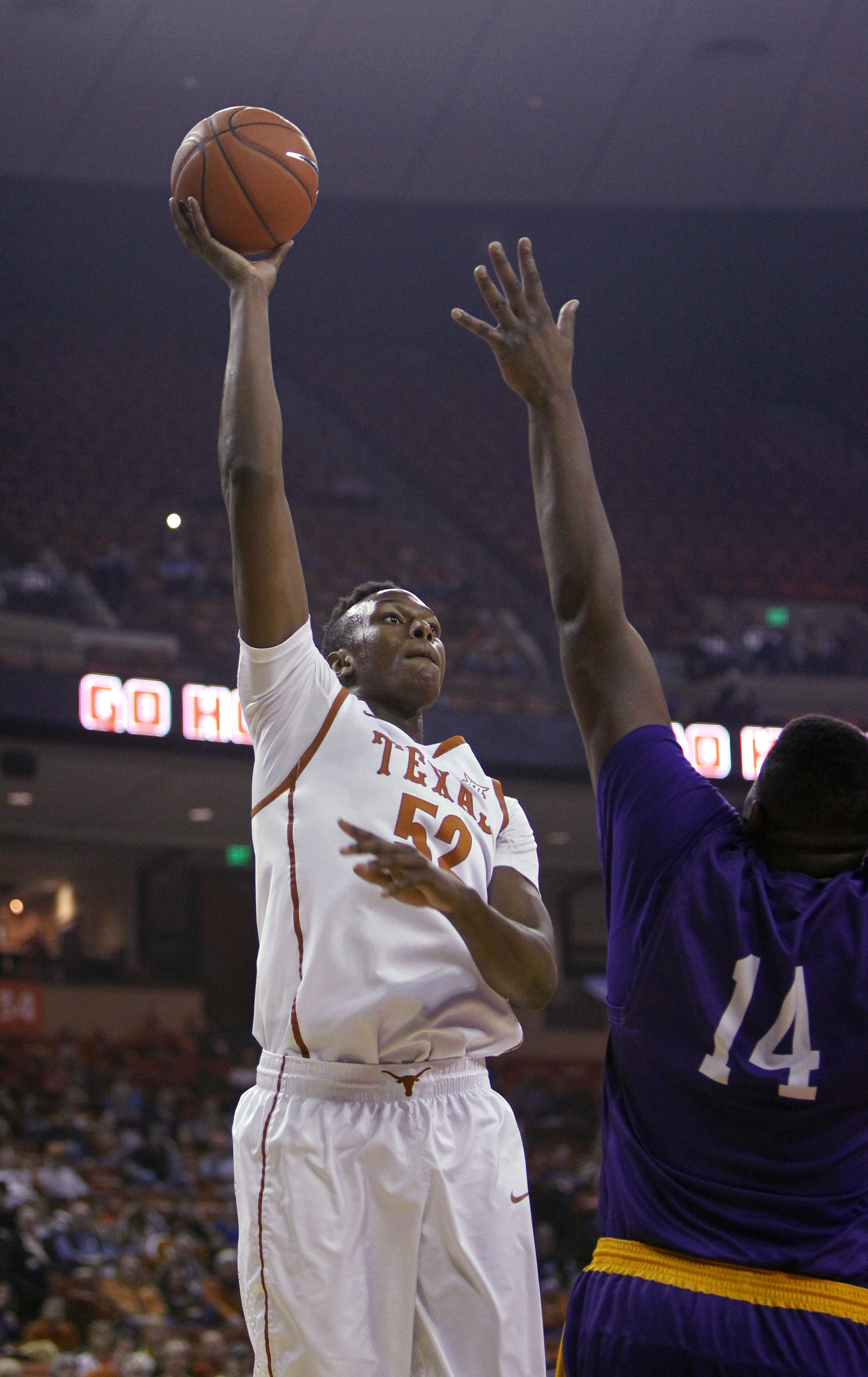 No. 9 Texas routs Lipscomb 106-61