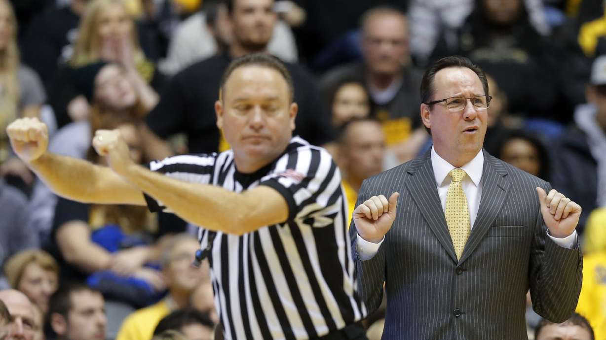 Carter leads No. 11 Wichita St over Alabama 53-52