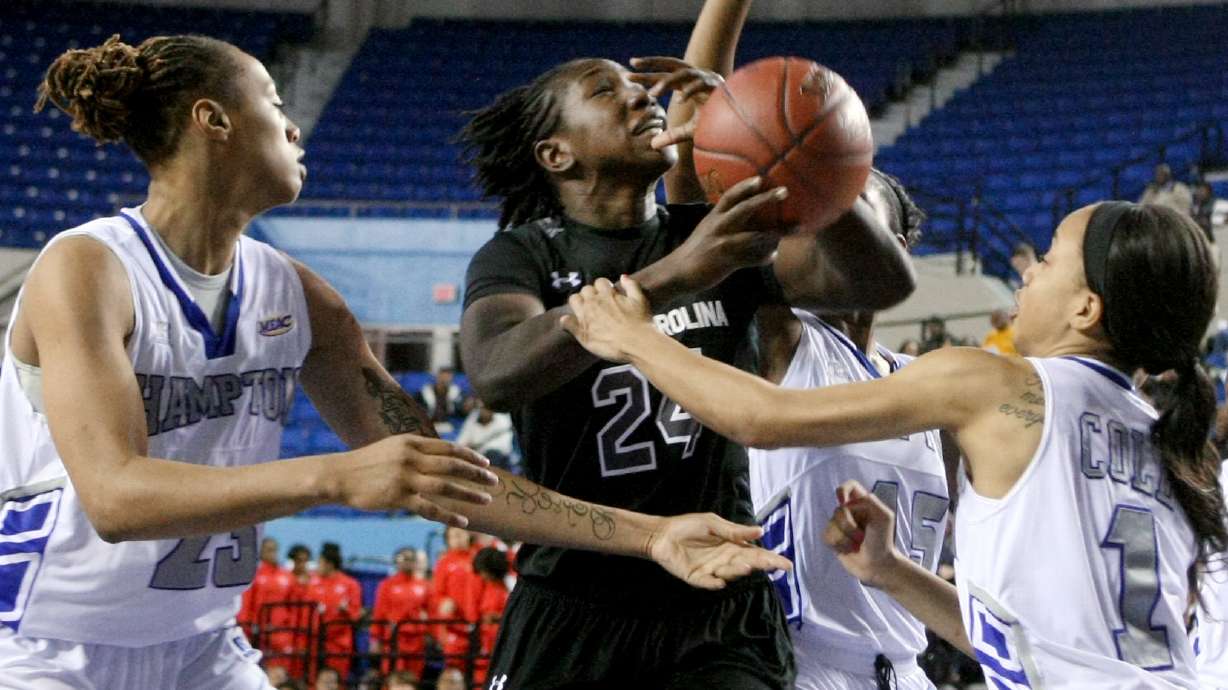 No. 1 South Carolina rolls over Hampton, 69-49