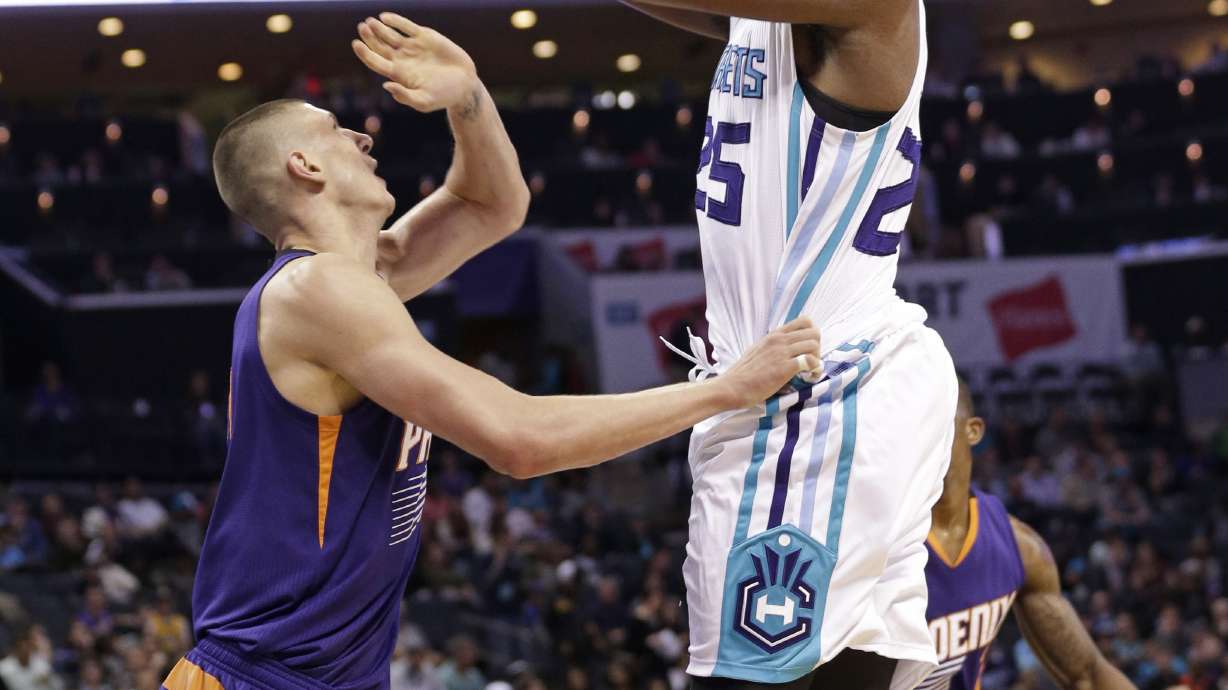 Thomas, Dragic lead Suns over Hornets, 111-106