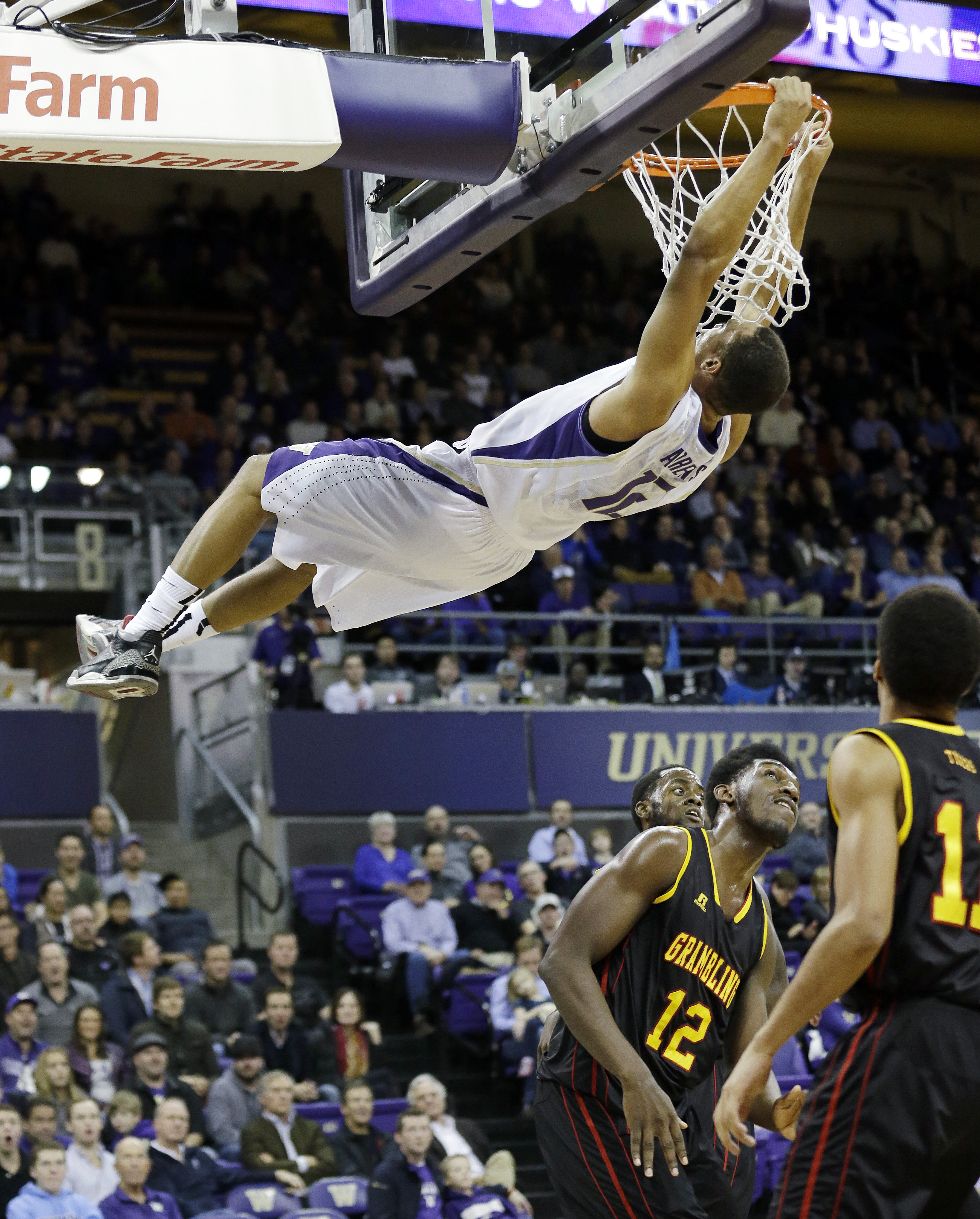 No. 16 Washington routs Grambling State 86-38