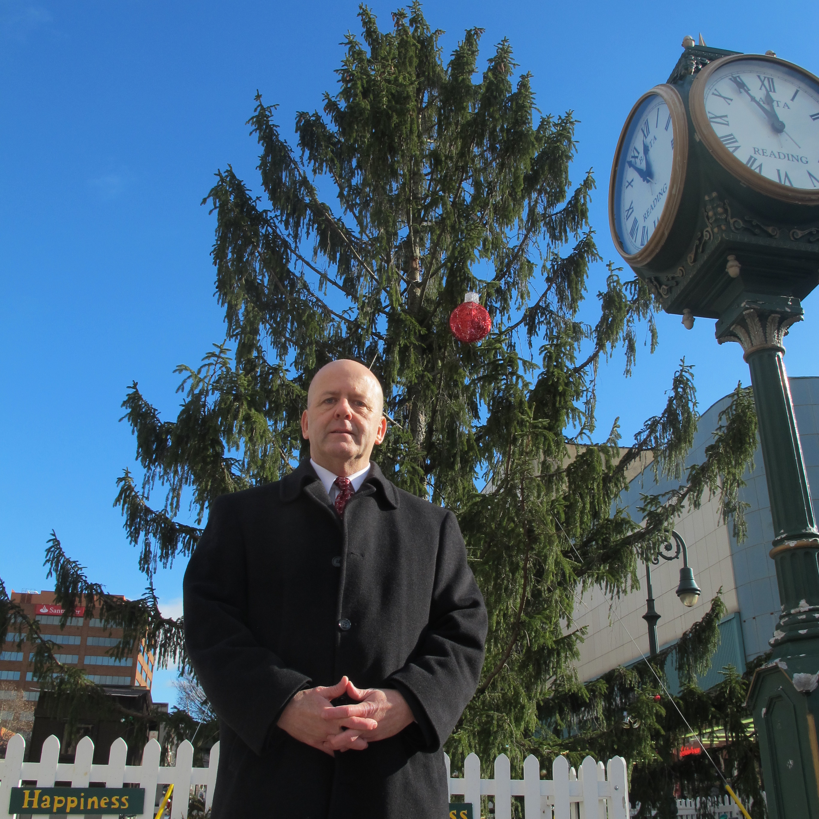 Charlie Brown and a city's ugly Christmas tree