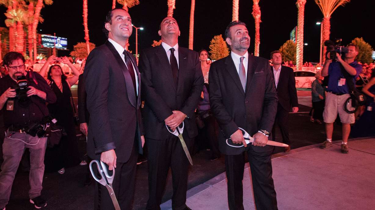 Contrite Vegas hotelier wins gambling license