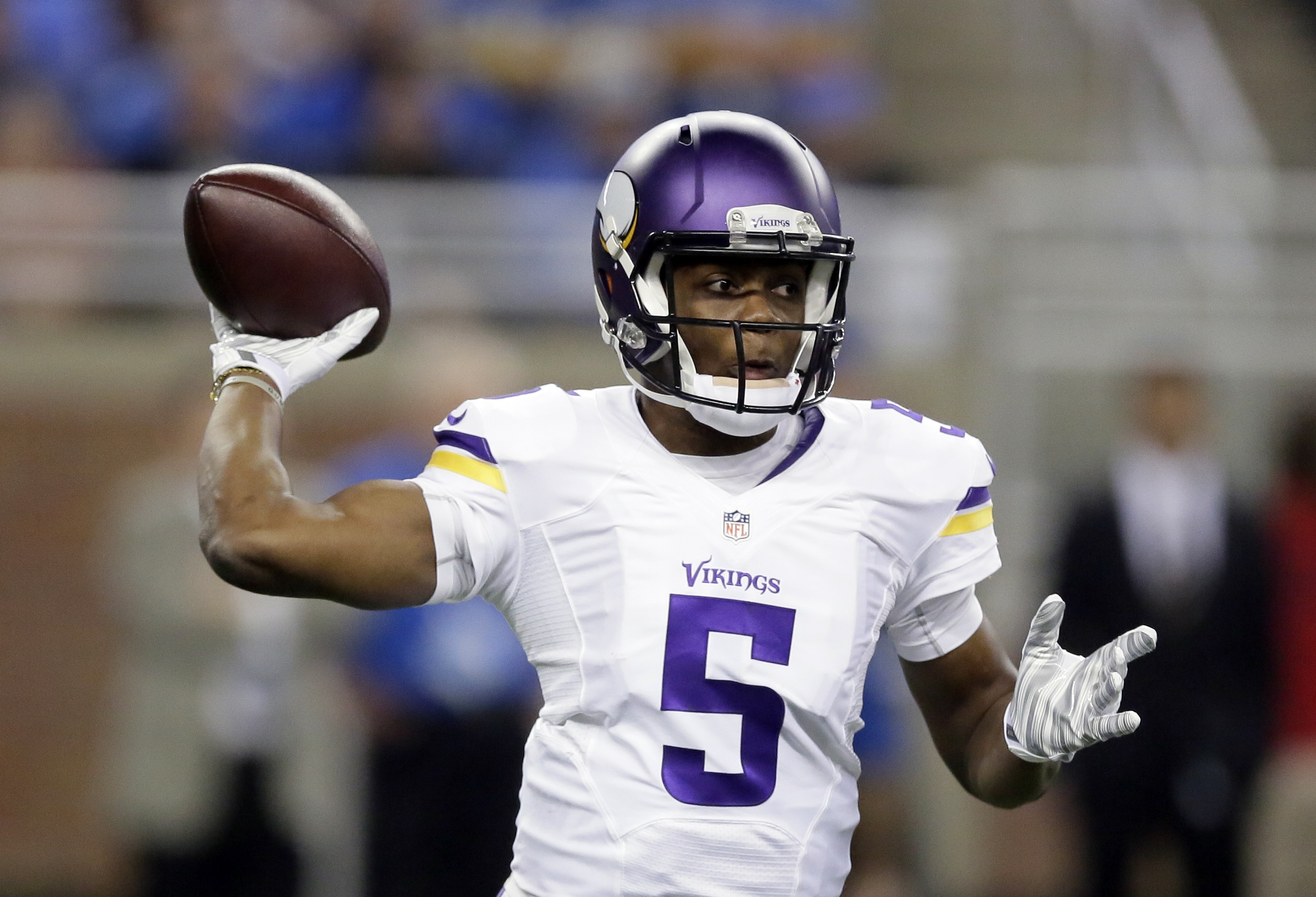 Dolphins, Vikings searching for motivation Sunday