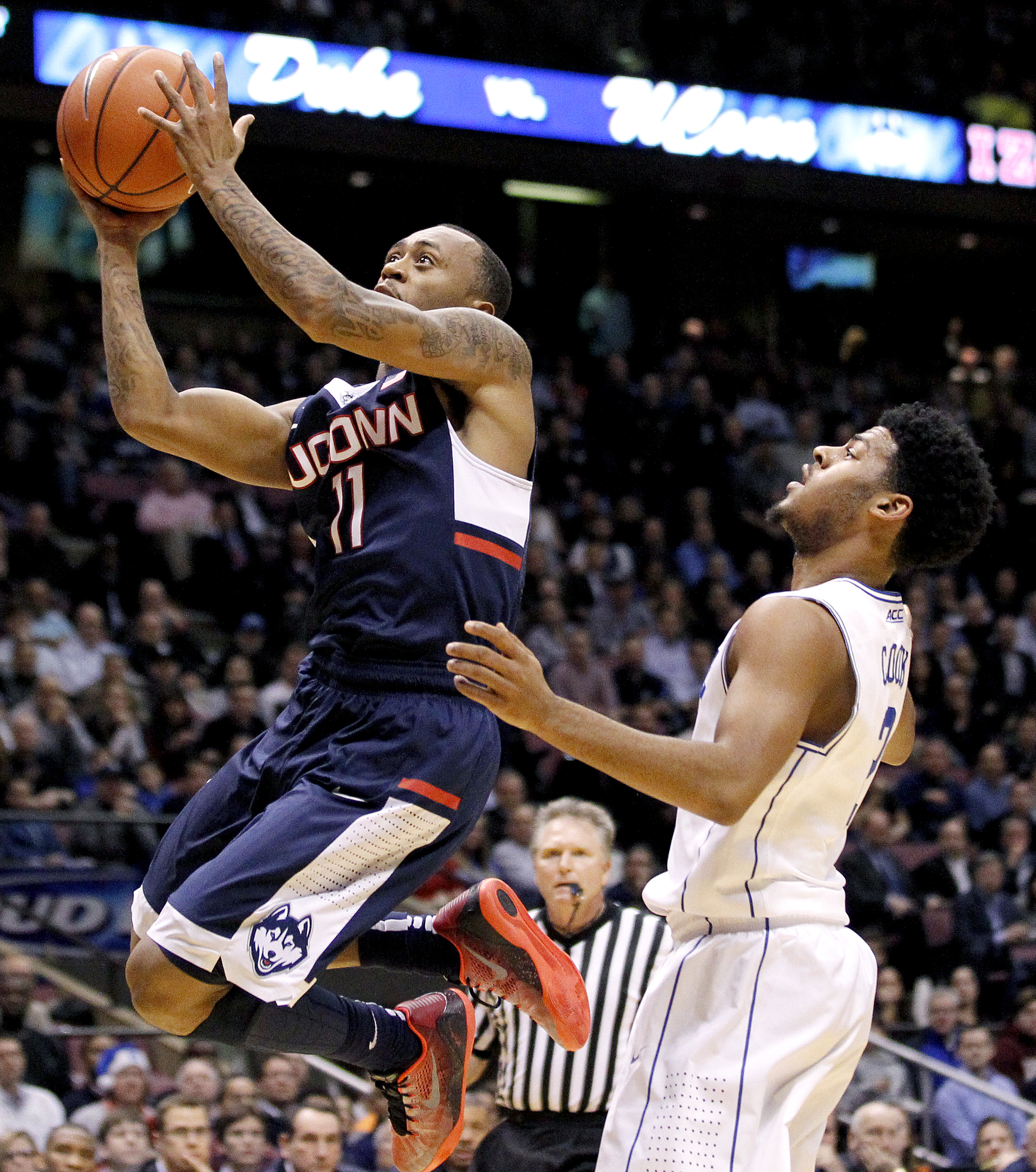 Jones scores 21 to lead No. 2 Duke over UConn