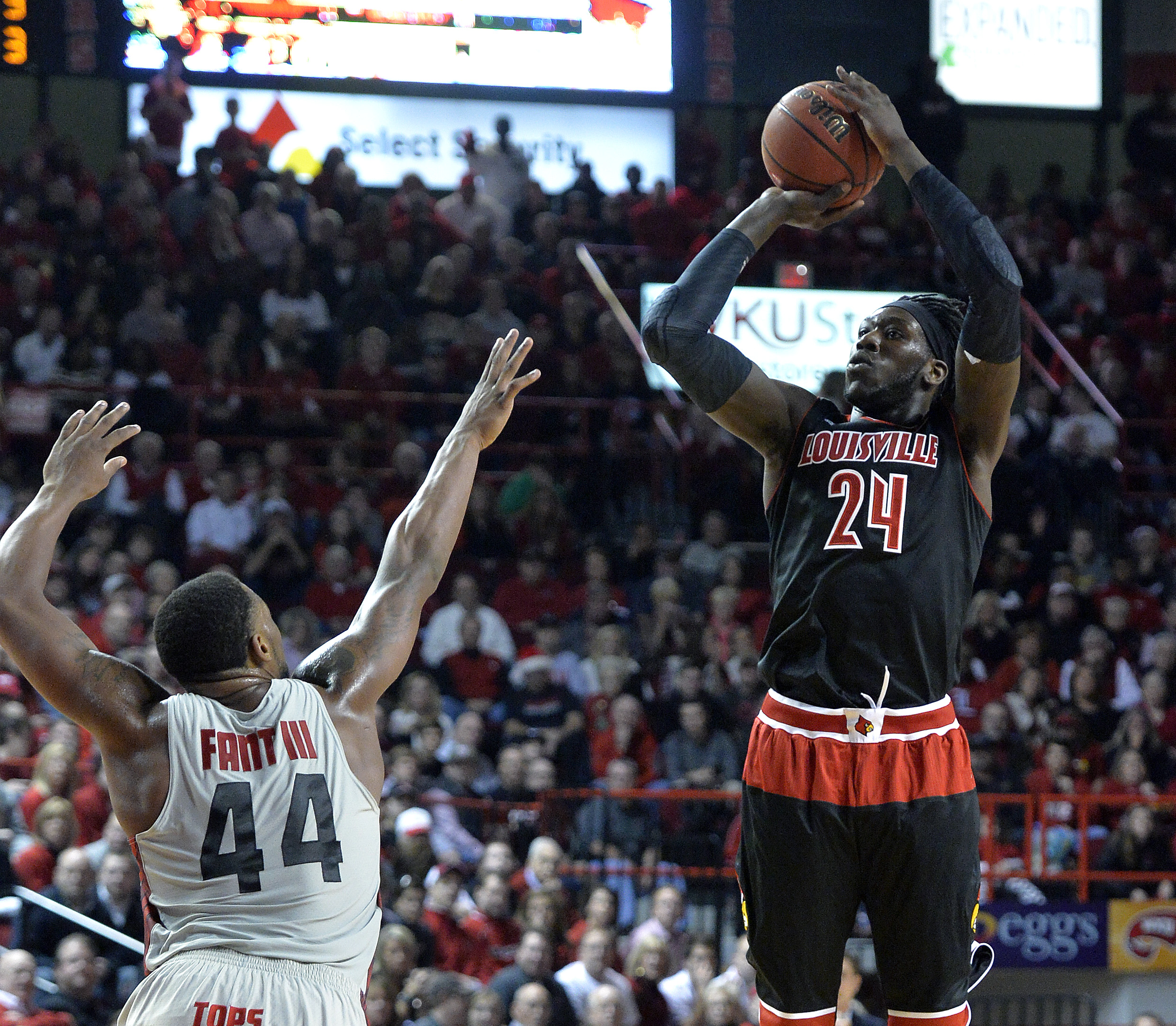 Louisville F Harrell ejected vs Western Kentucky