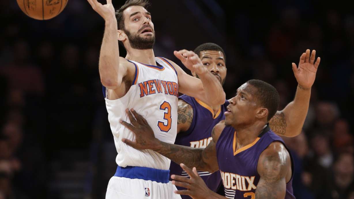 Bledsoe, Thomas carry Suns past Knicks, 99-90