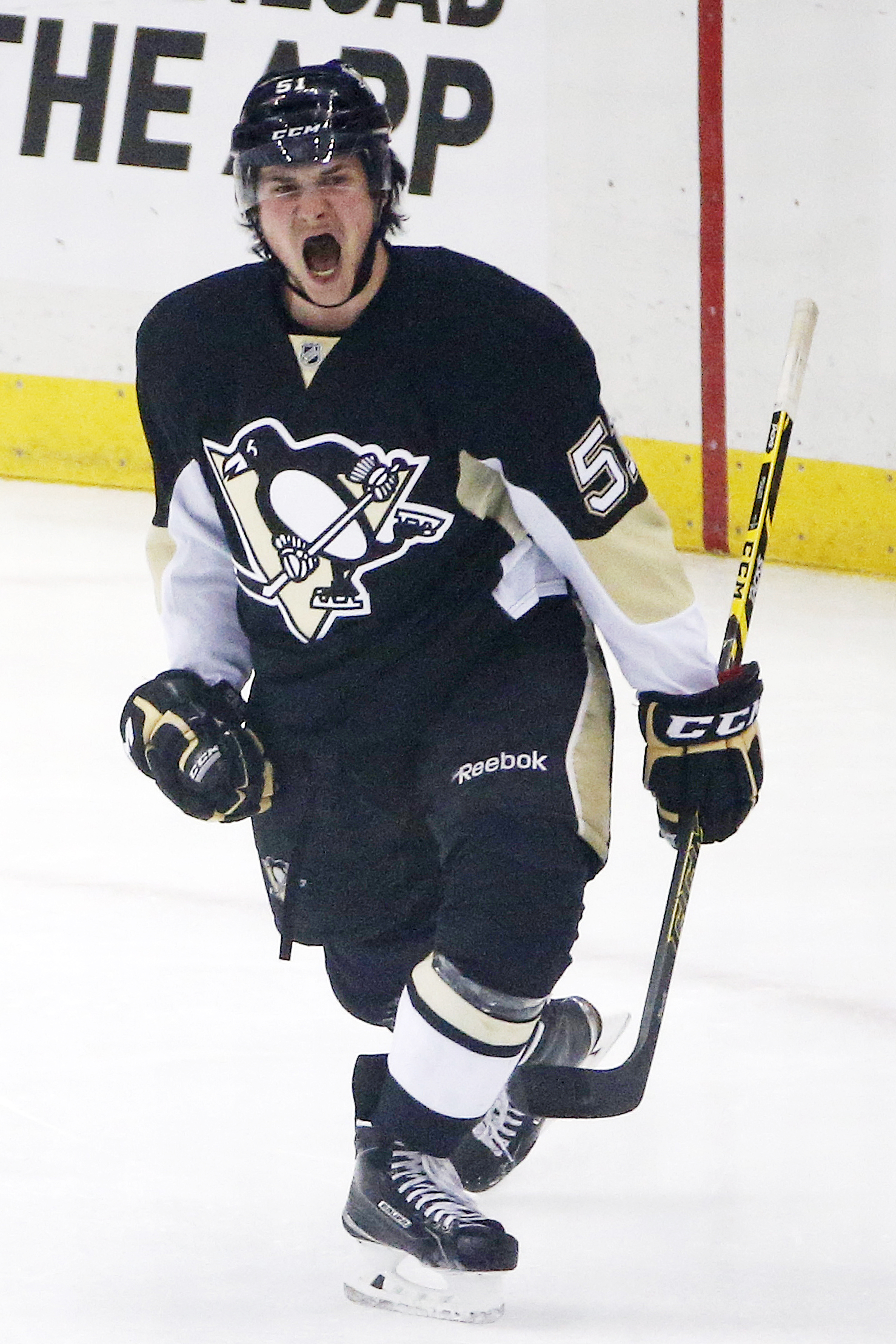 Pouliot scores in debut, Pens beat Panthers 3-1