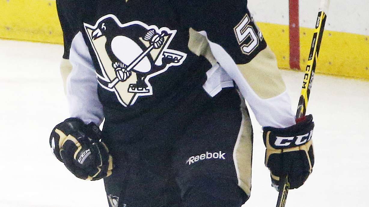 Pouliot scores in debut, Pens beat Panthers 3-1