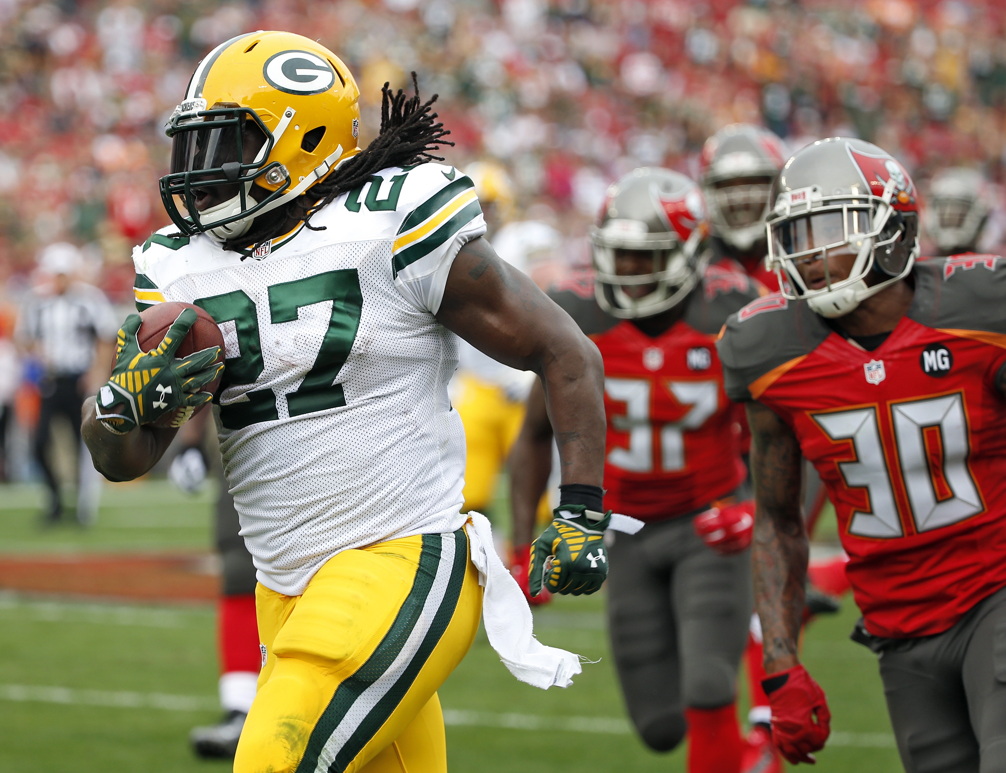 Rodgers, Packers clinch playoff spot, 20-3 over Bucs