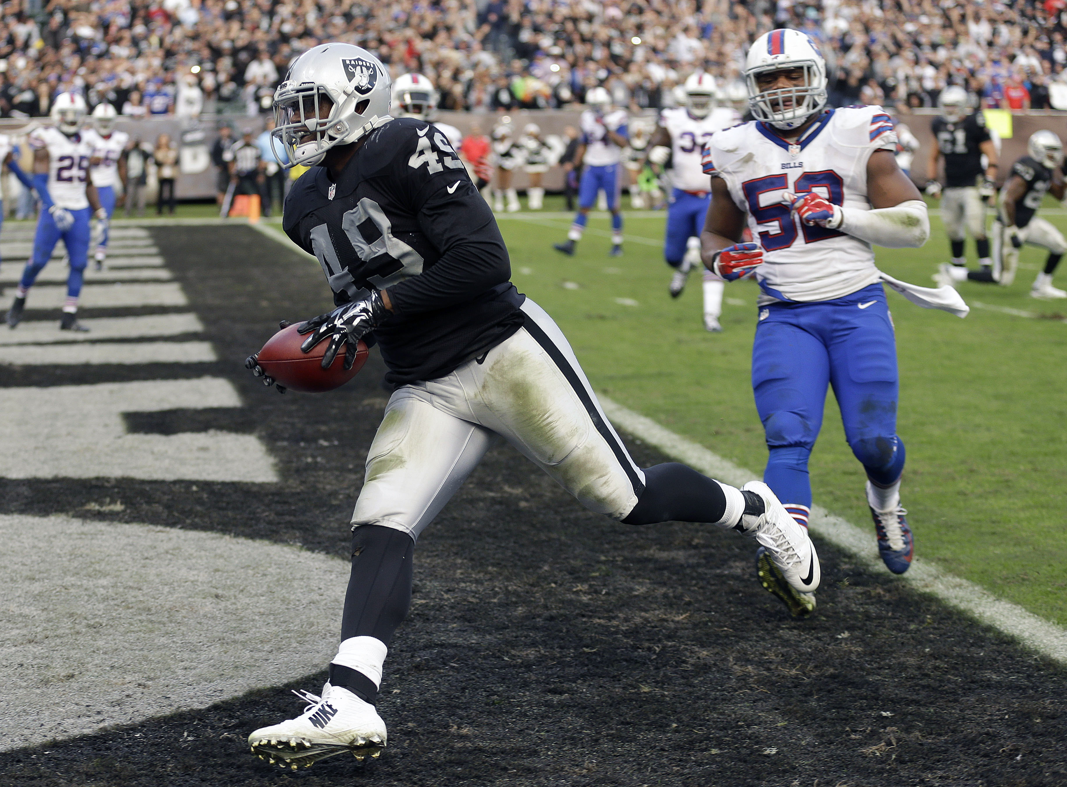 Raiders knock Bills out of playoffs with 26-24 win