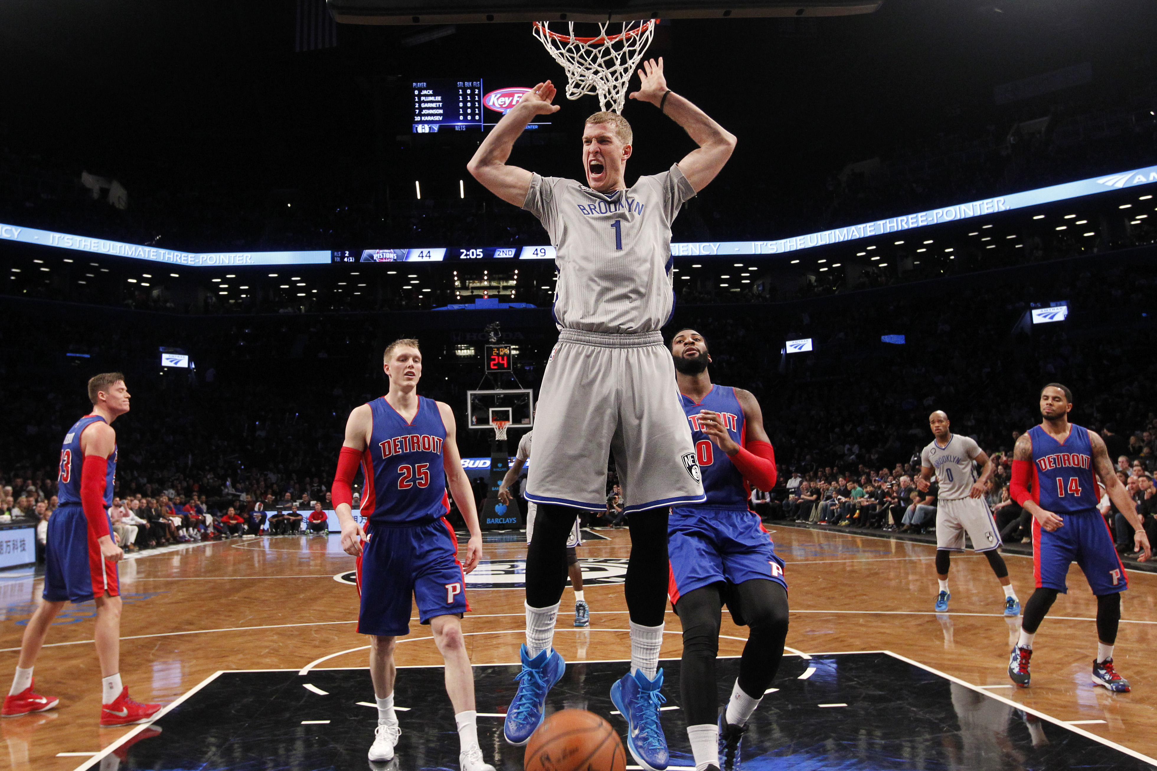 Plumlee, Nets hold off Pistons, 110-105