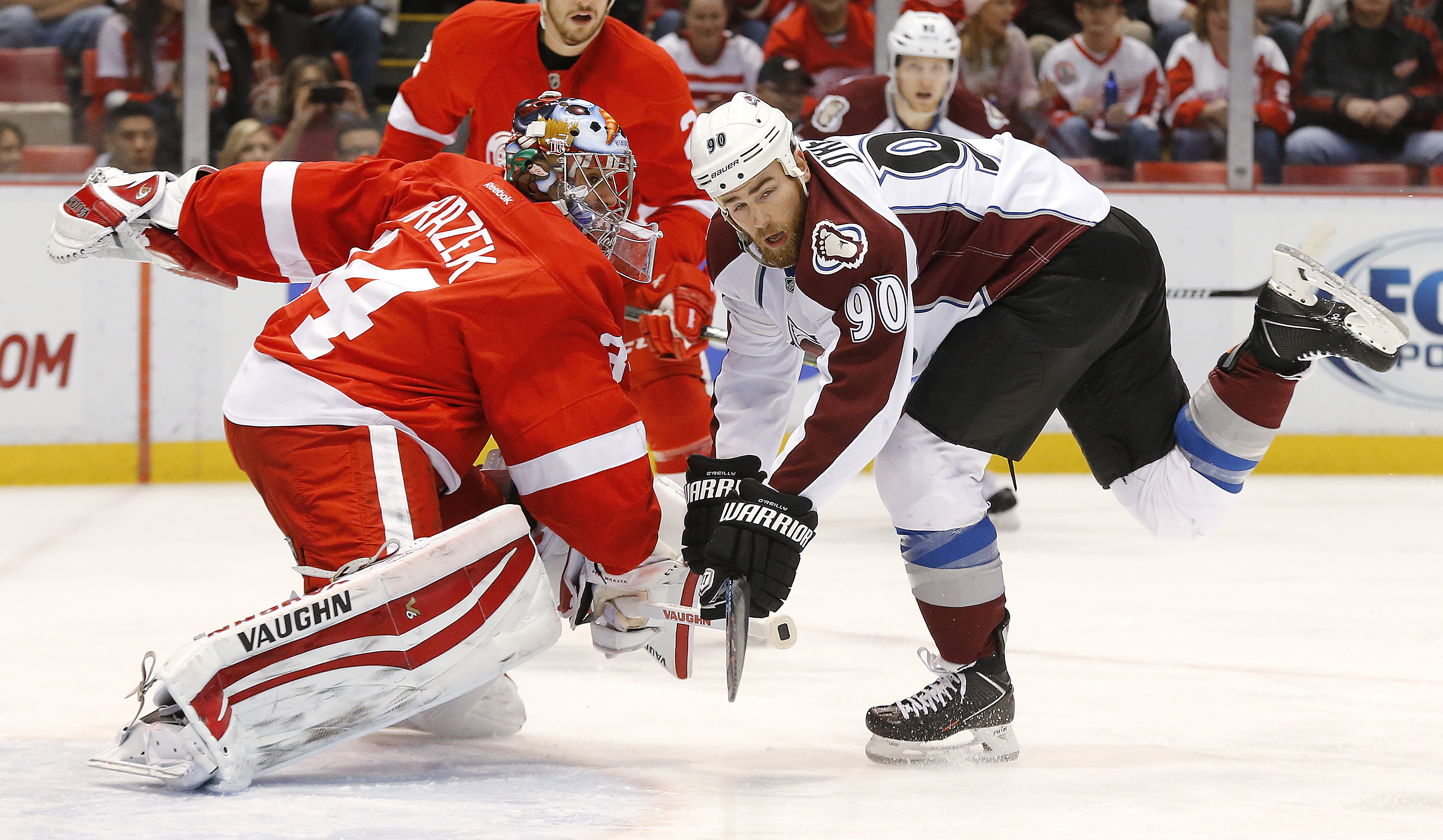 Iginla helps Avalanche beat Red Wings 2-1 in shootout