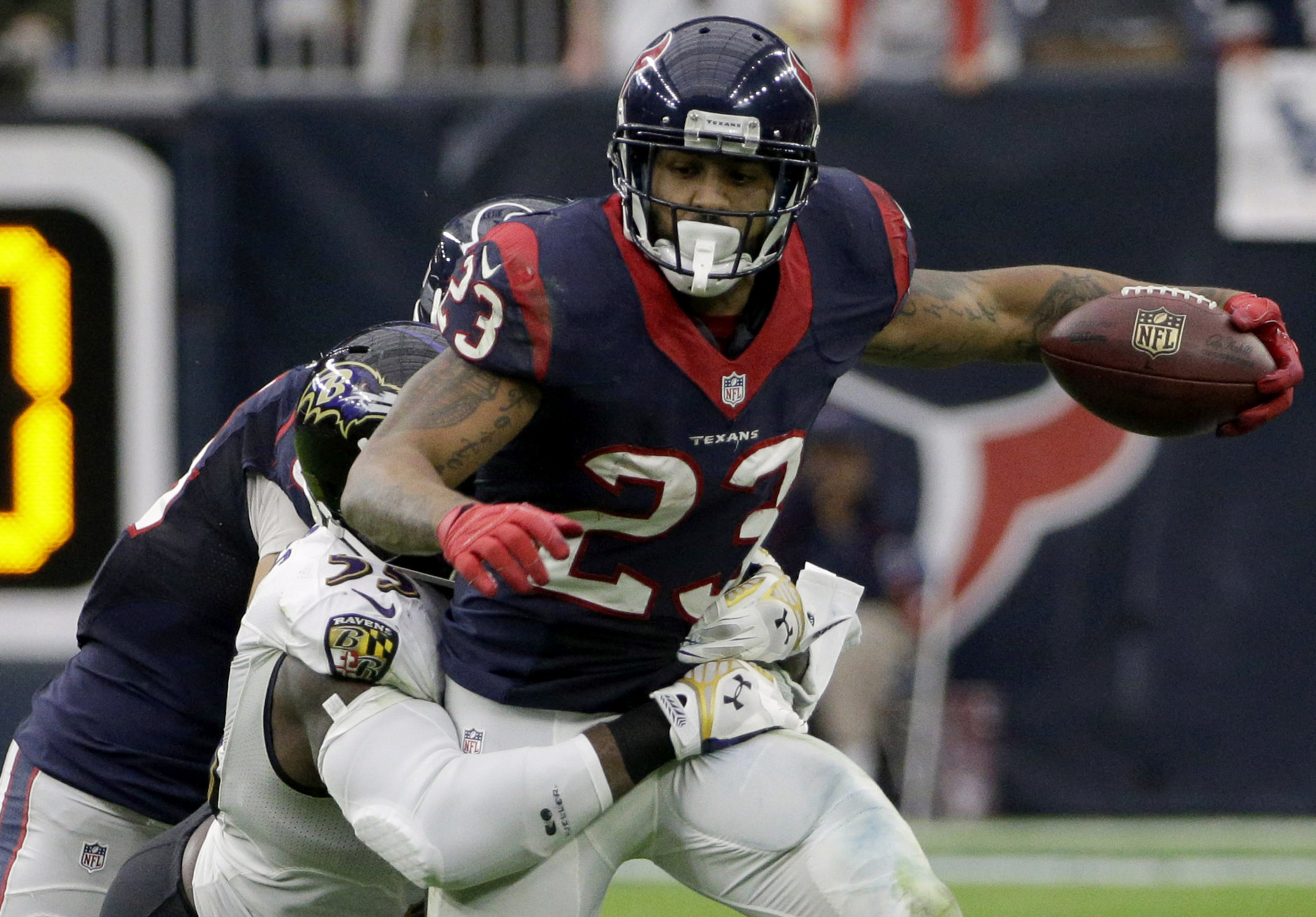 Texans remain in hunt with 25-13 win over Ravens