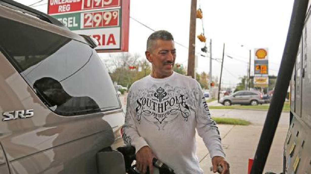 Baja el precio de la gasolina en EEUU