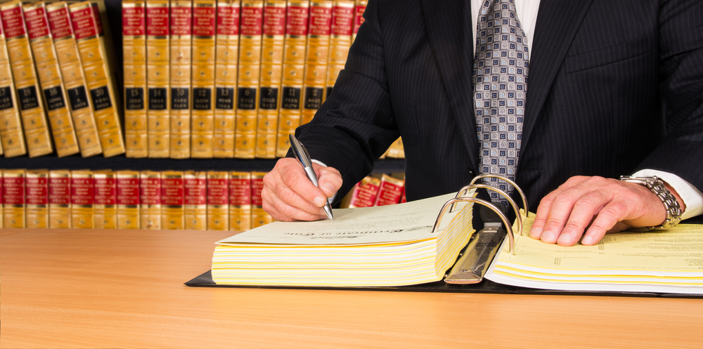 5 reasons to consider becoming a paralegal