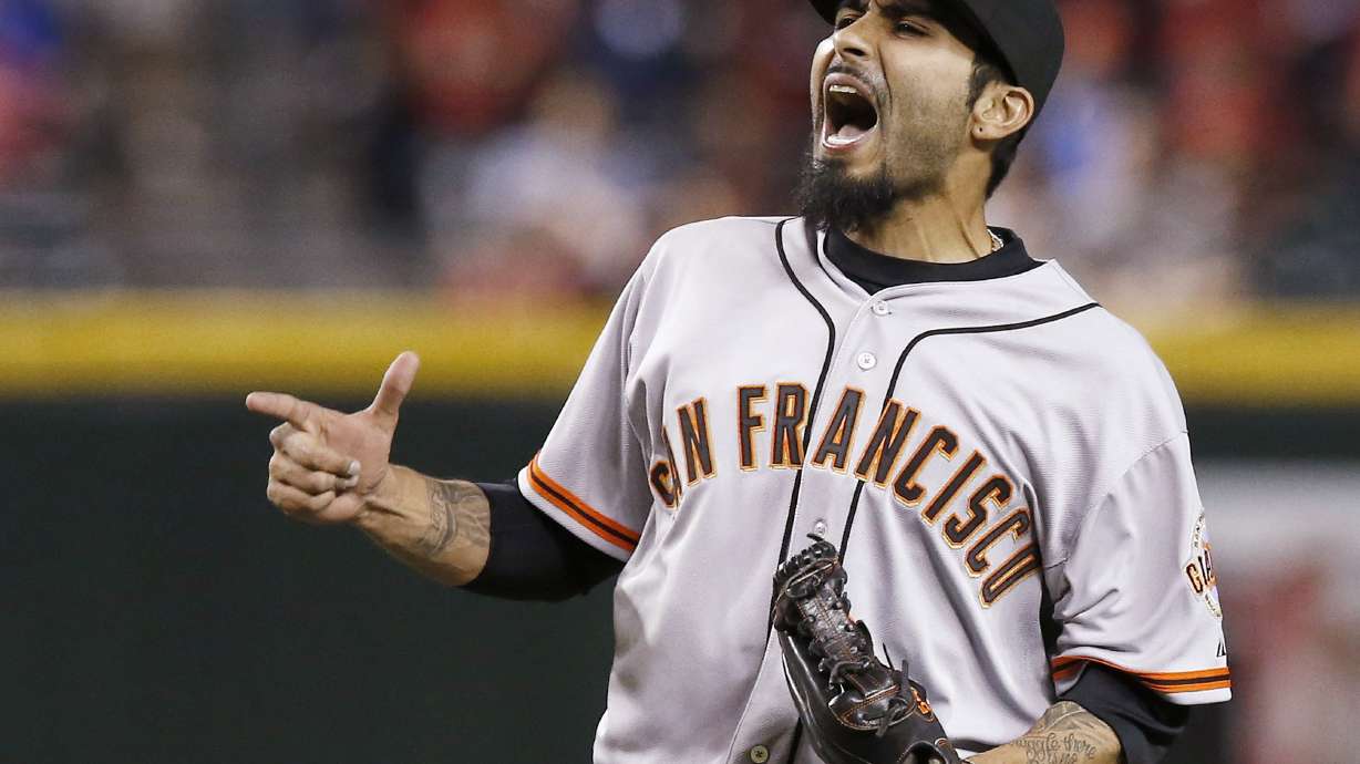 Sergio Romo finalizes $15M, 2-year deal with Giants