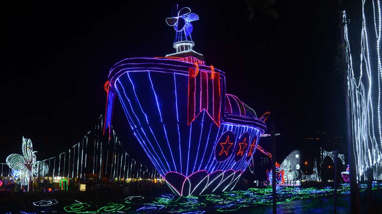 Medellin's Christmas lights dazzle in Colombia