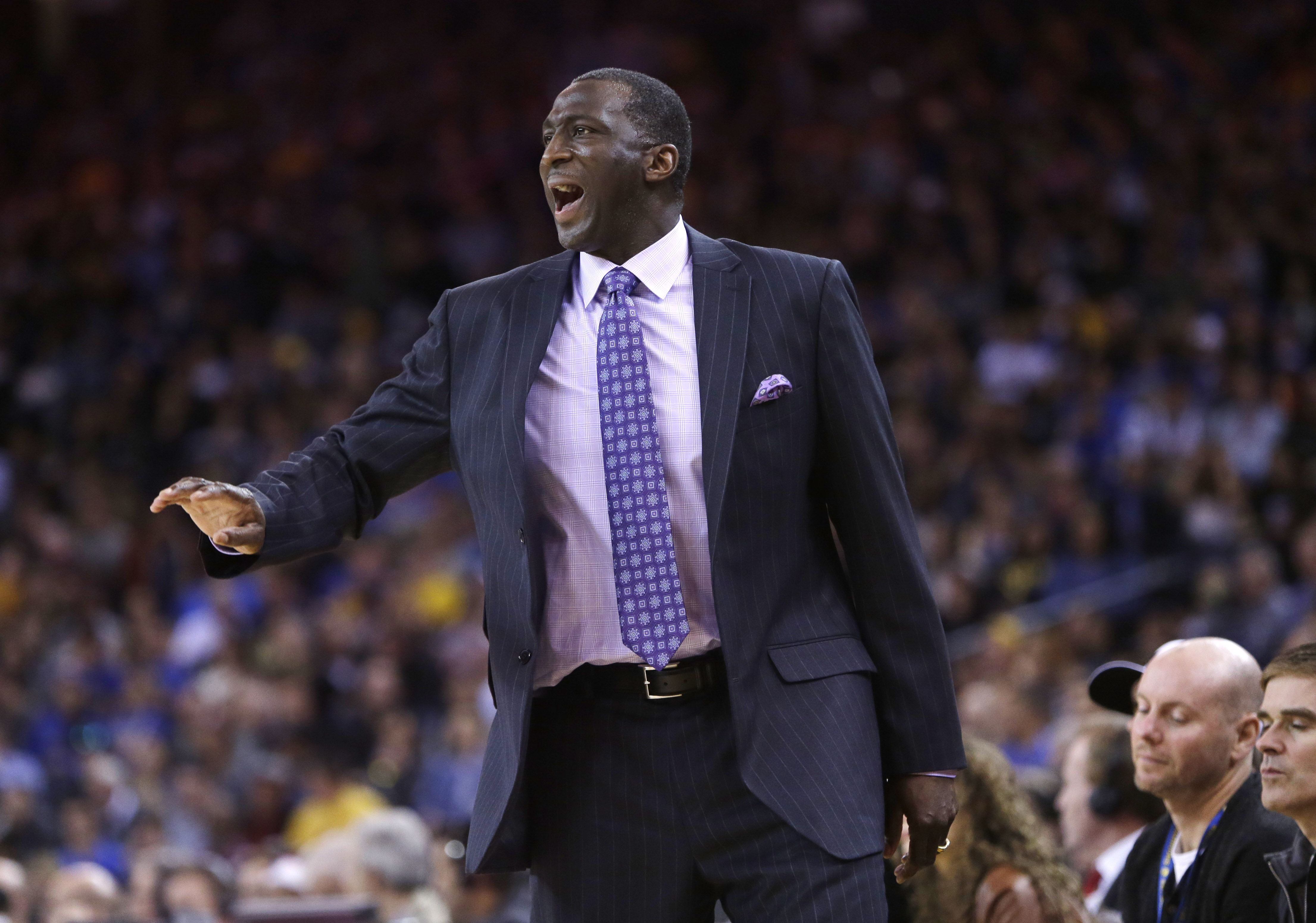 Thompson, Curry help Warriors whip Kings, 128-108