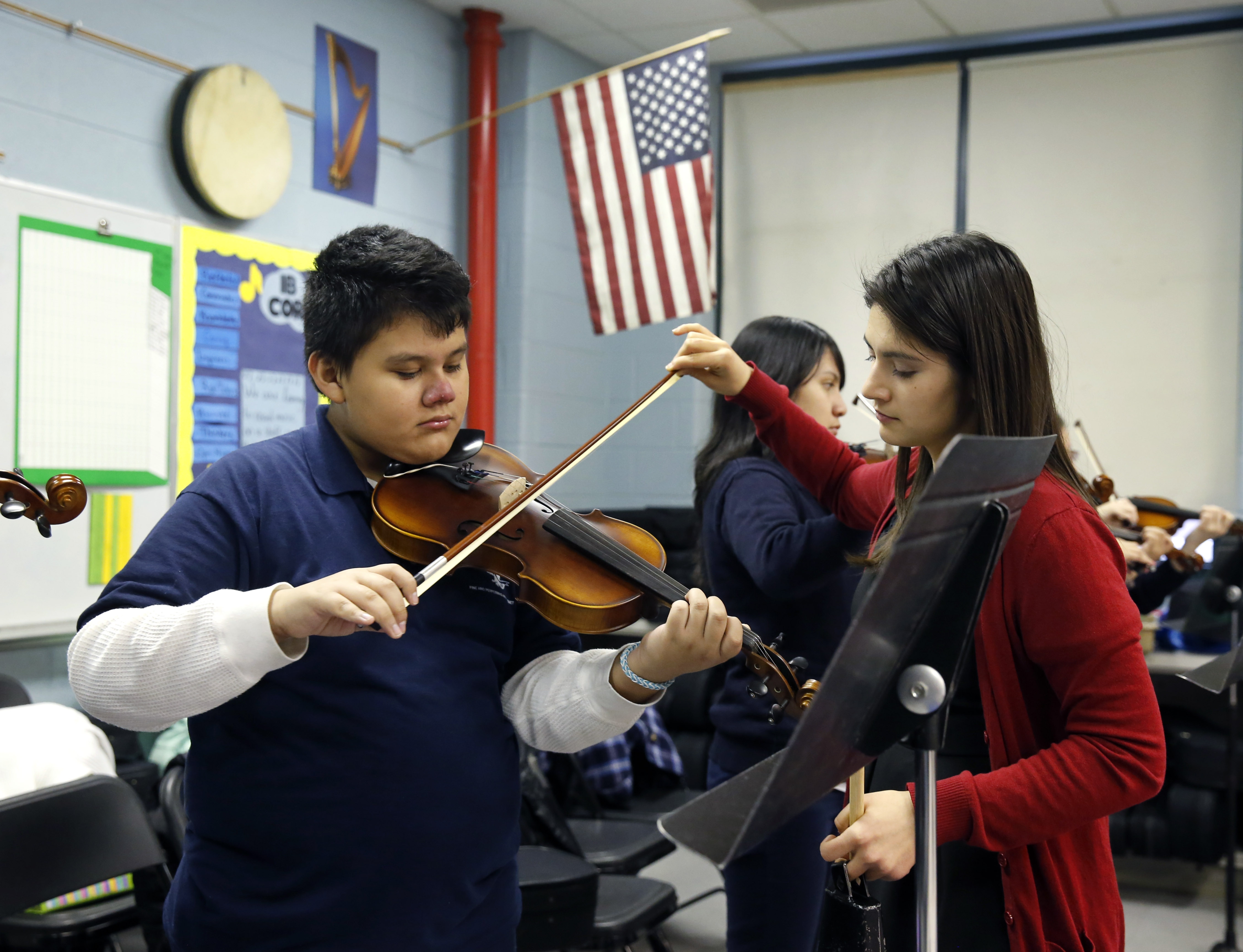 Mariachi connects schools, families in Chicago