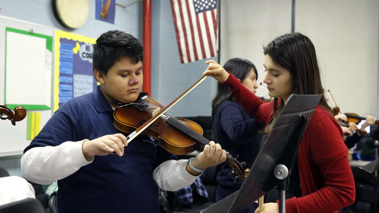 Mariachi connects schools, families in Chicago