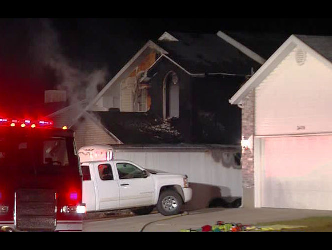 Bomberos salvan los regalos de Navidad de una familia durante un incendio