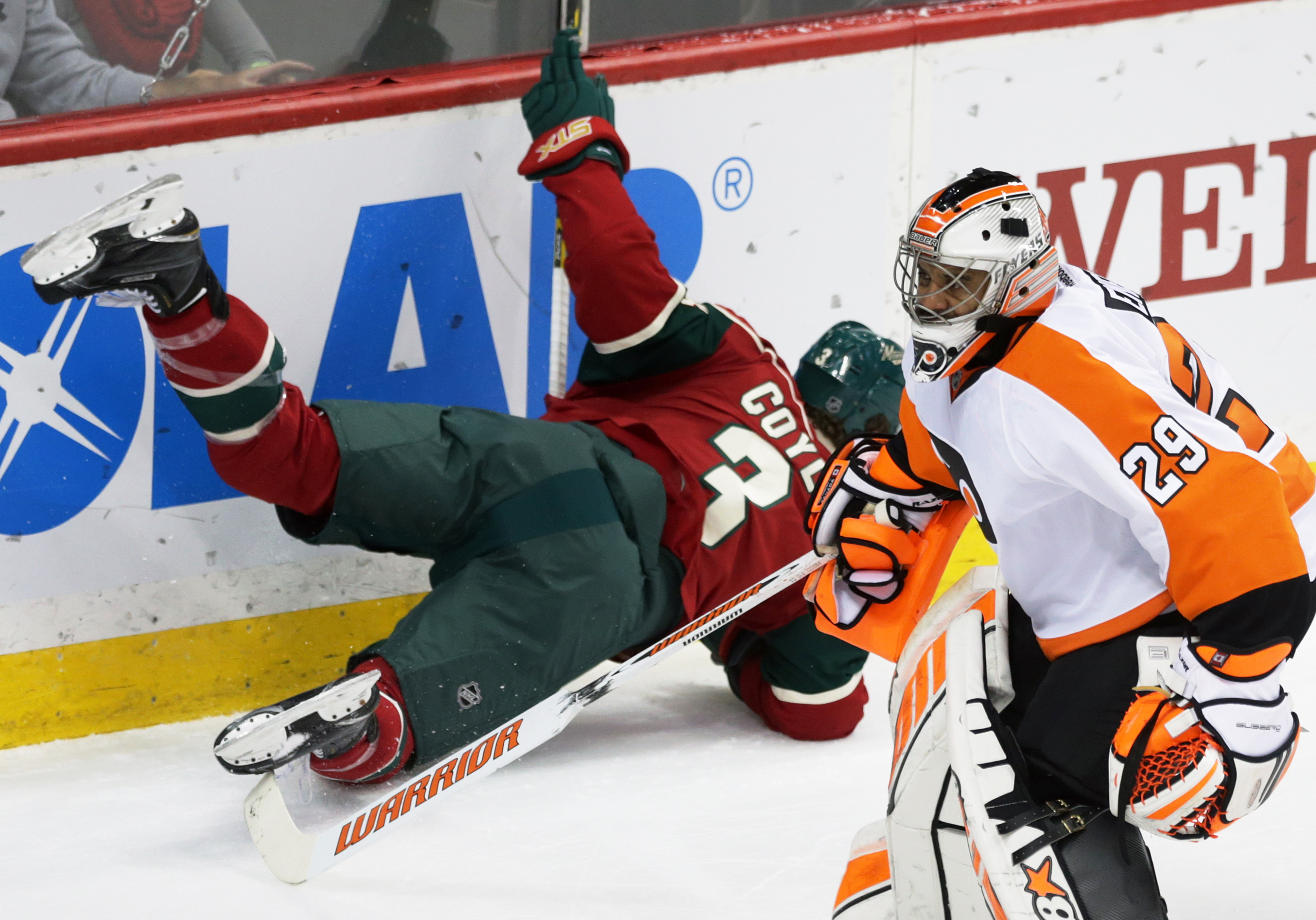 Simmonds leads Flyers to 3rd straight win