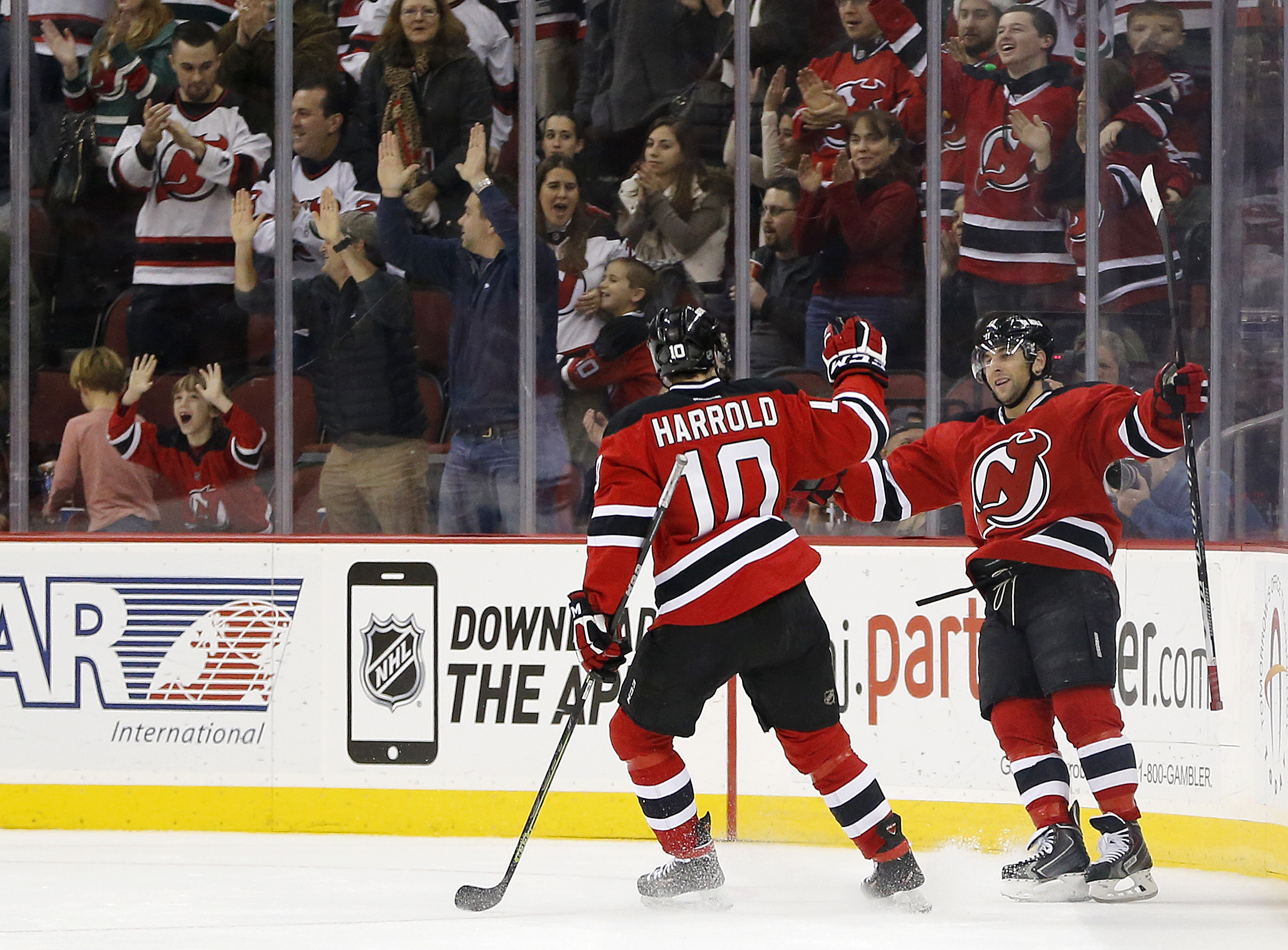 Terry scores in SO, Hurricanes edge Devils 2-1