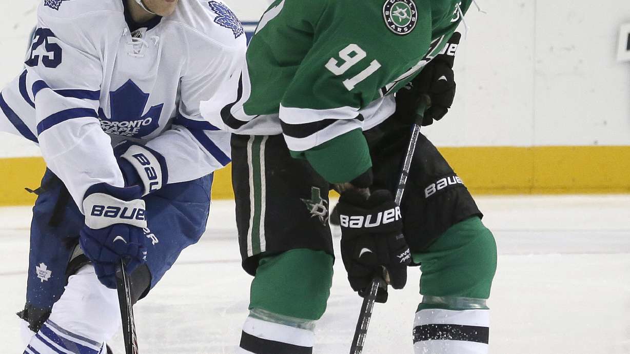 Bernier stops 43 shots, Maple Leafs beat Stars 4-0