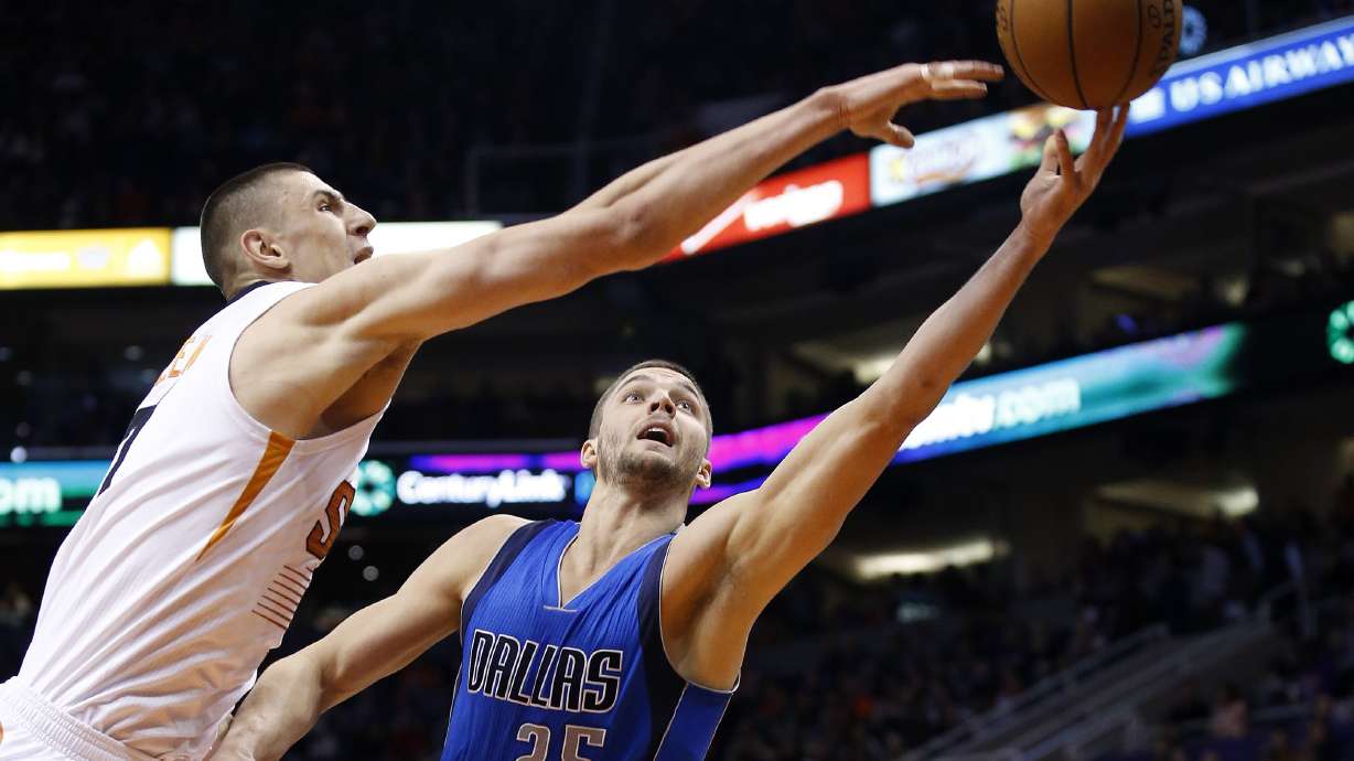 Bledsoe gets triple-double, Suns beat Mavericks 124-115