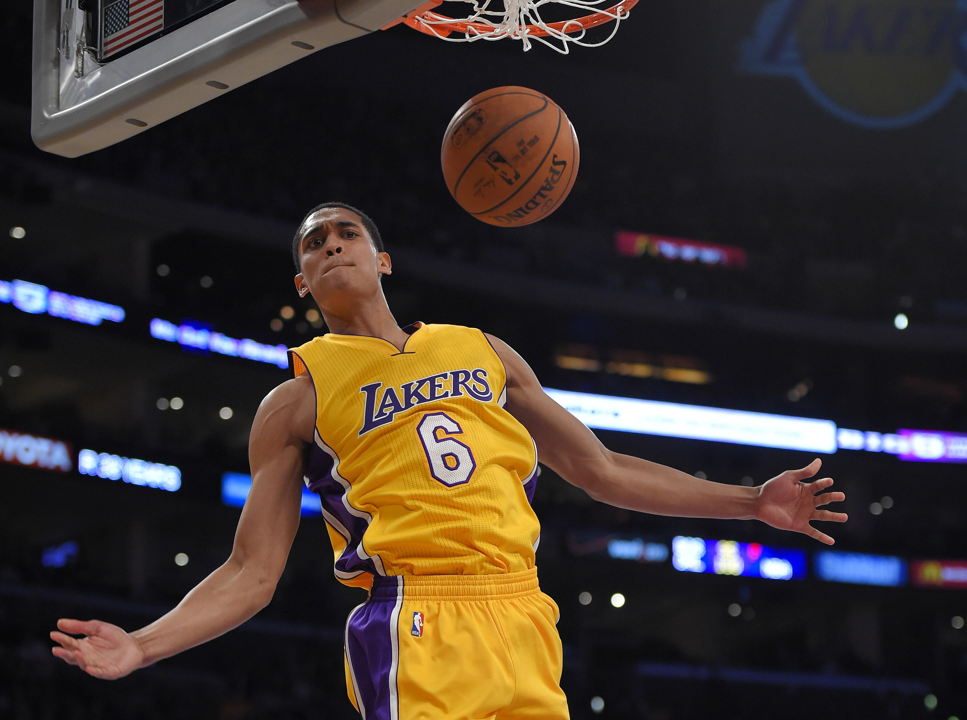 Lakers stun Warriors 115-105 without Kobe