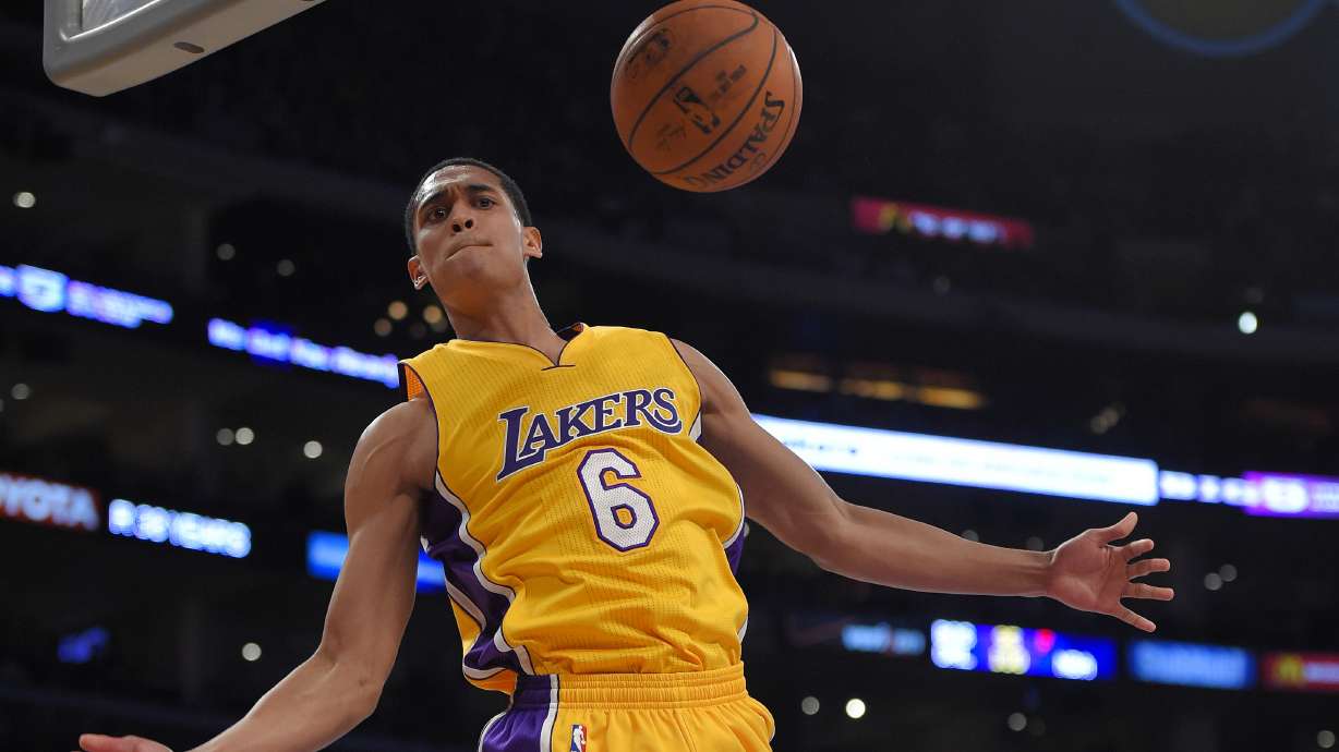 Lakers stun Warriors 115-105 without Kobe