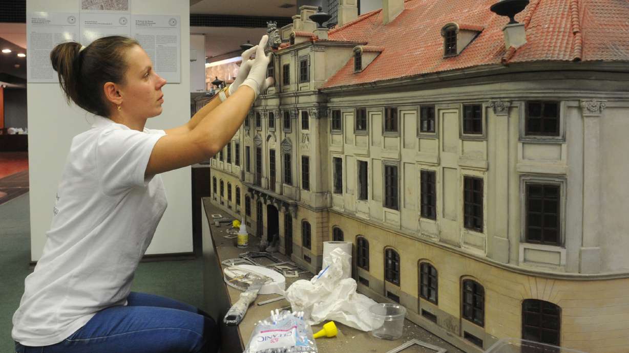 Warsaw's lost architecture portrayed in miniature