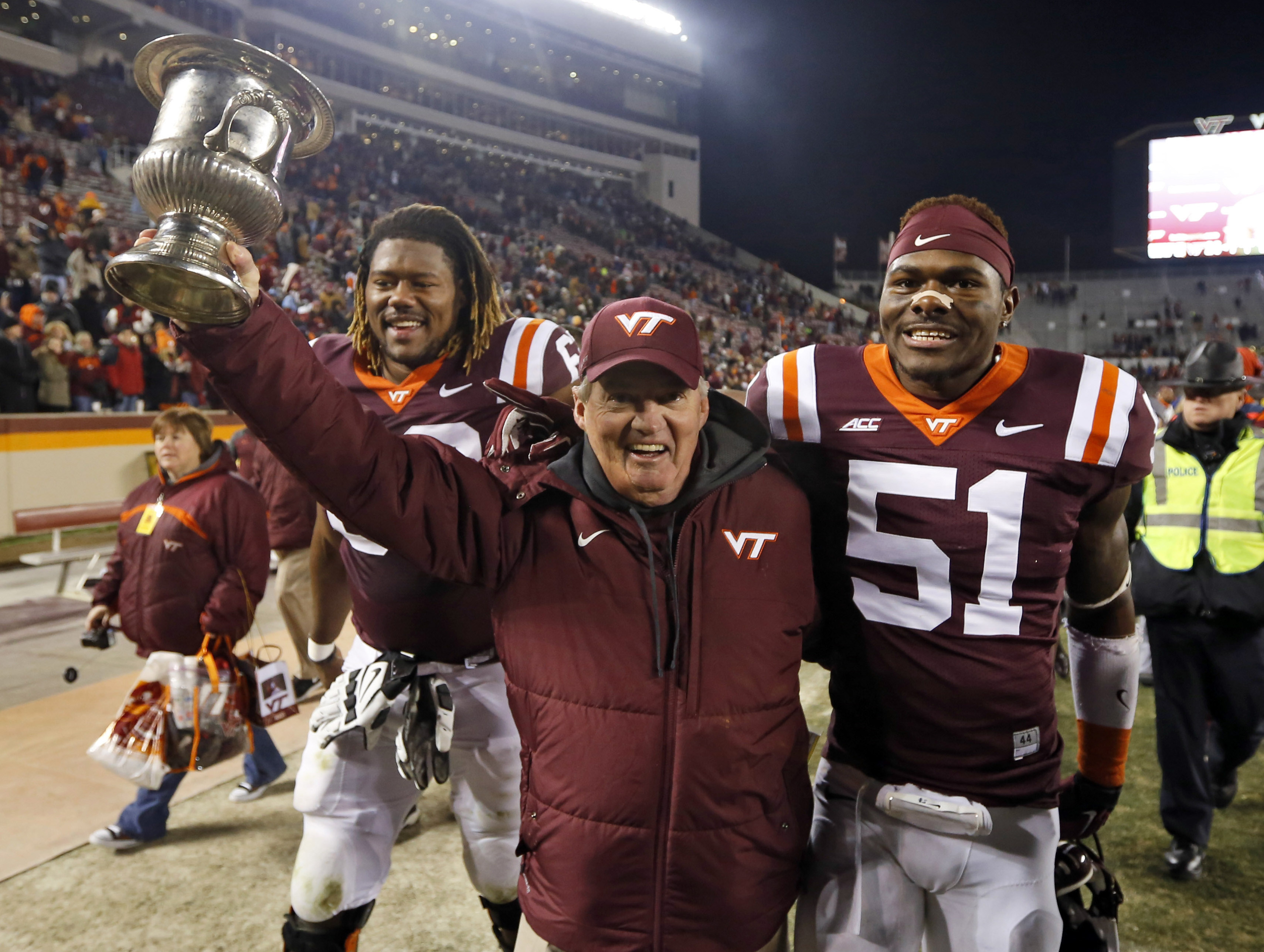 Virginia Tech, Cincinnati meet in Military Bowl