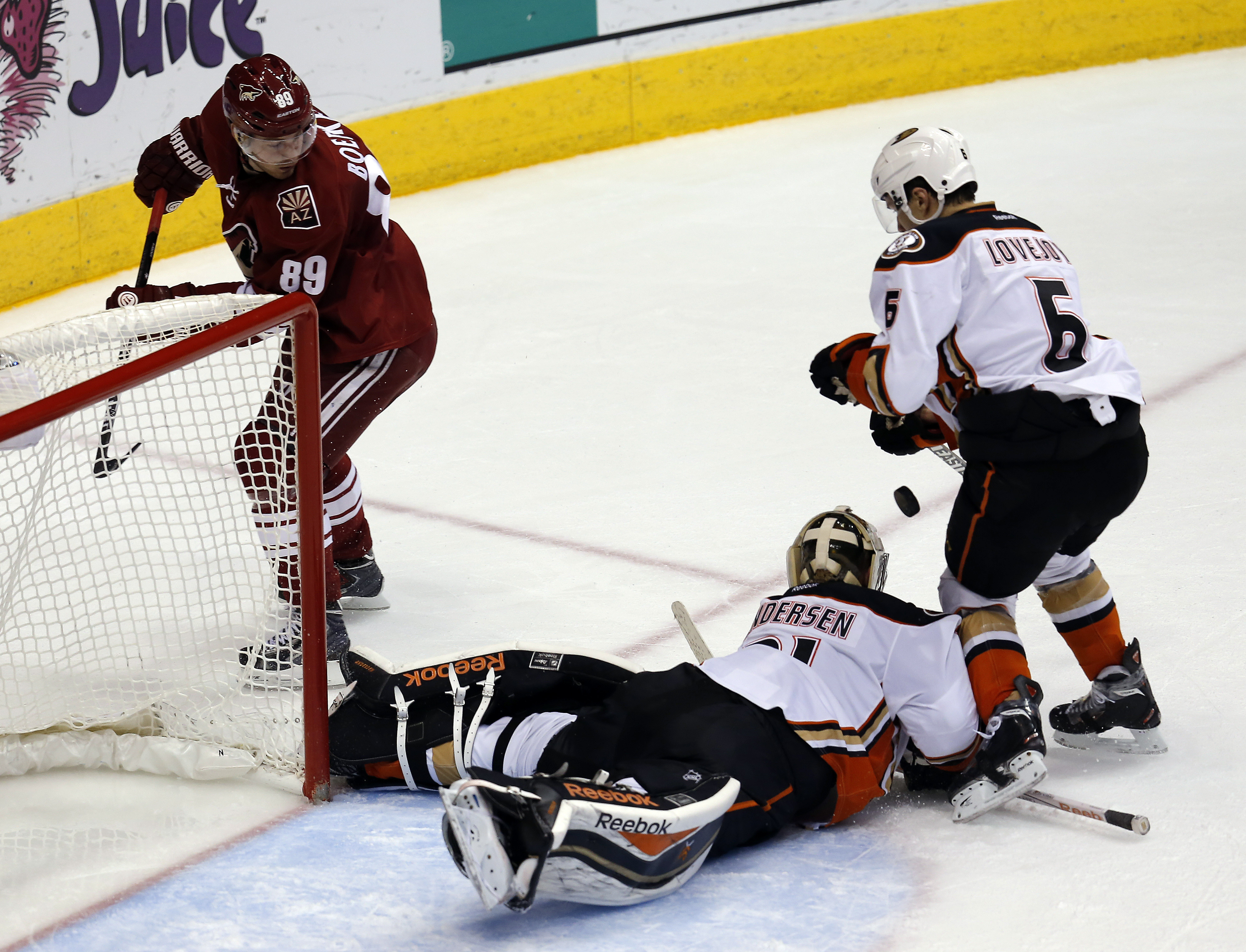Arizona knocks off Anaheim 2-1 in shootout