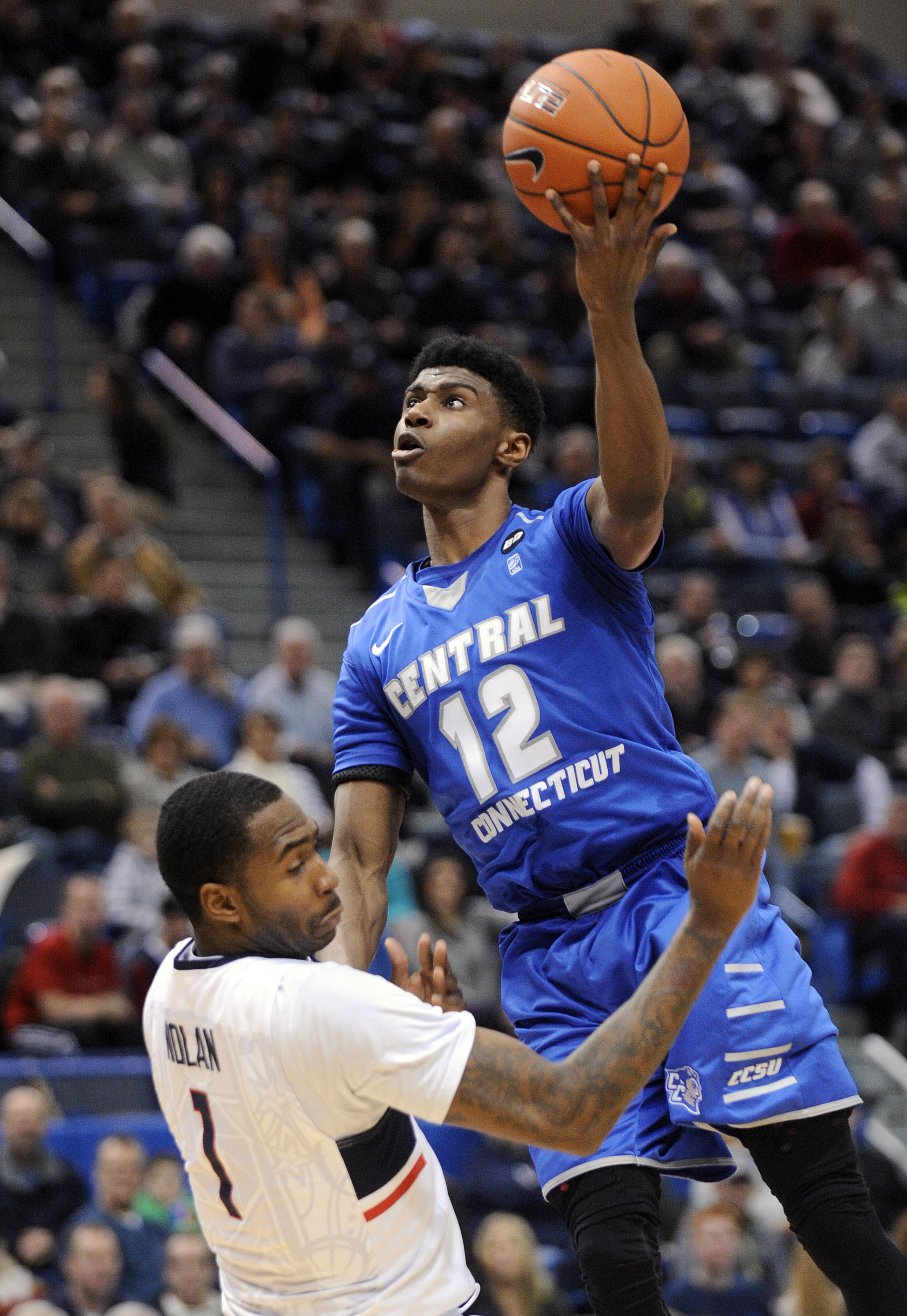 Boatright leads UConn over Central Connecticut 81-48