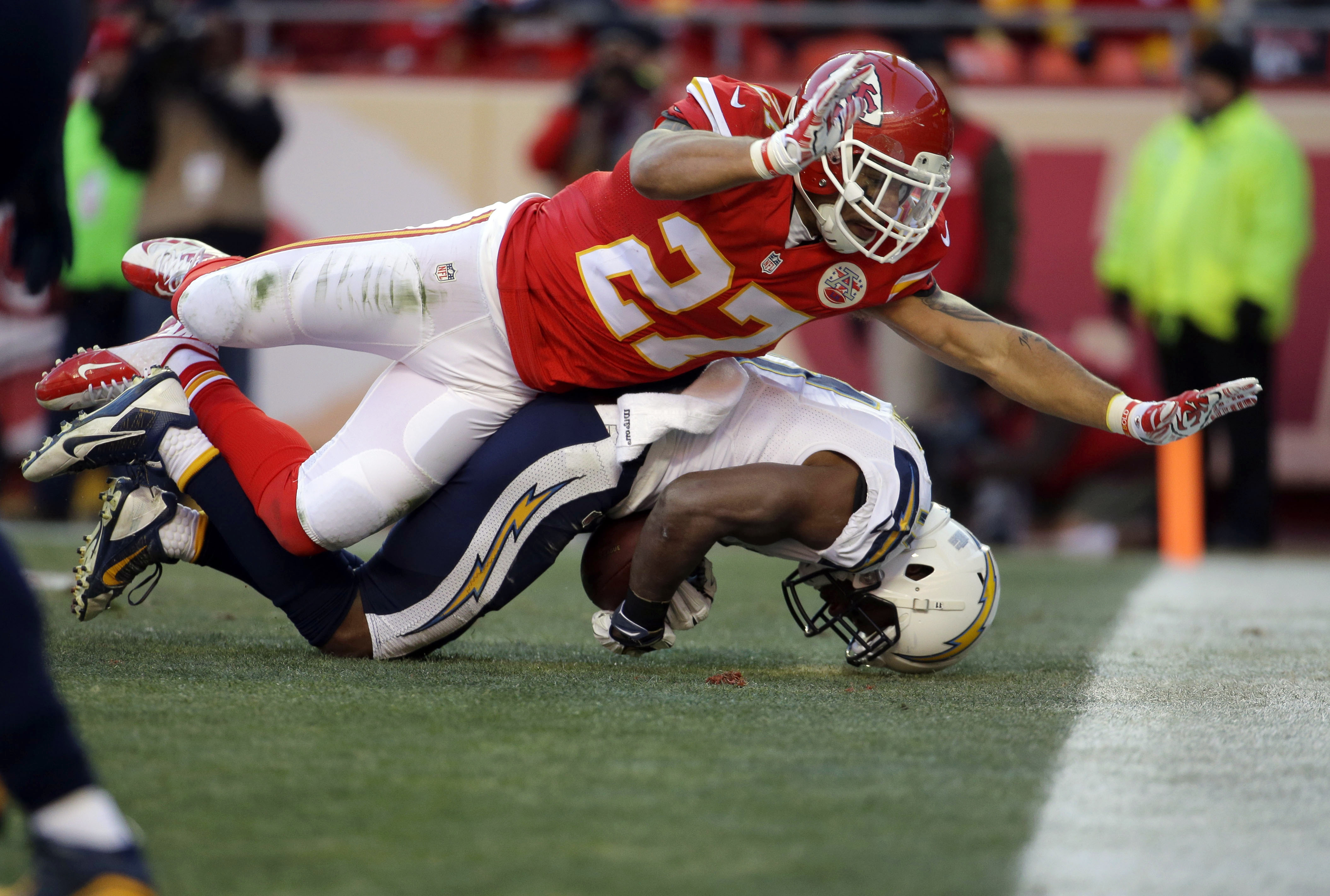 Chiefs beat Chargers 19-7 as both miss playoffs