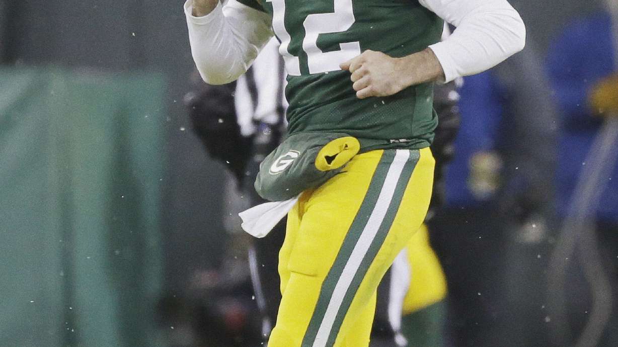 Packers, limping Rodgers beat Lions 30-20 to win NFC North