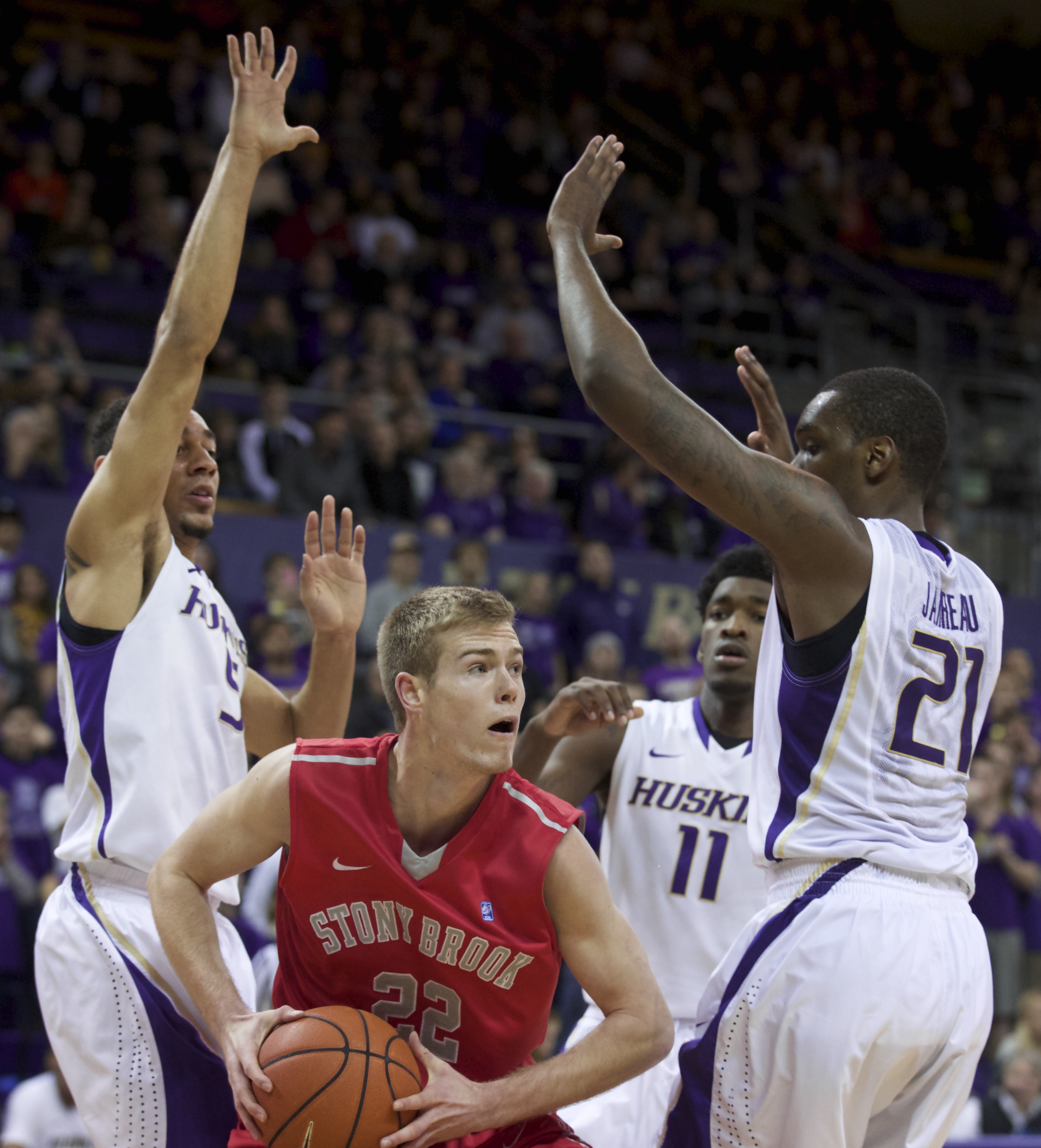 Stony Brook rallies to top No. 13 Washington 62-57