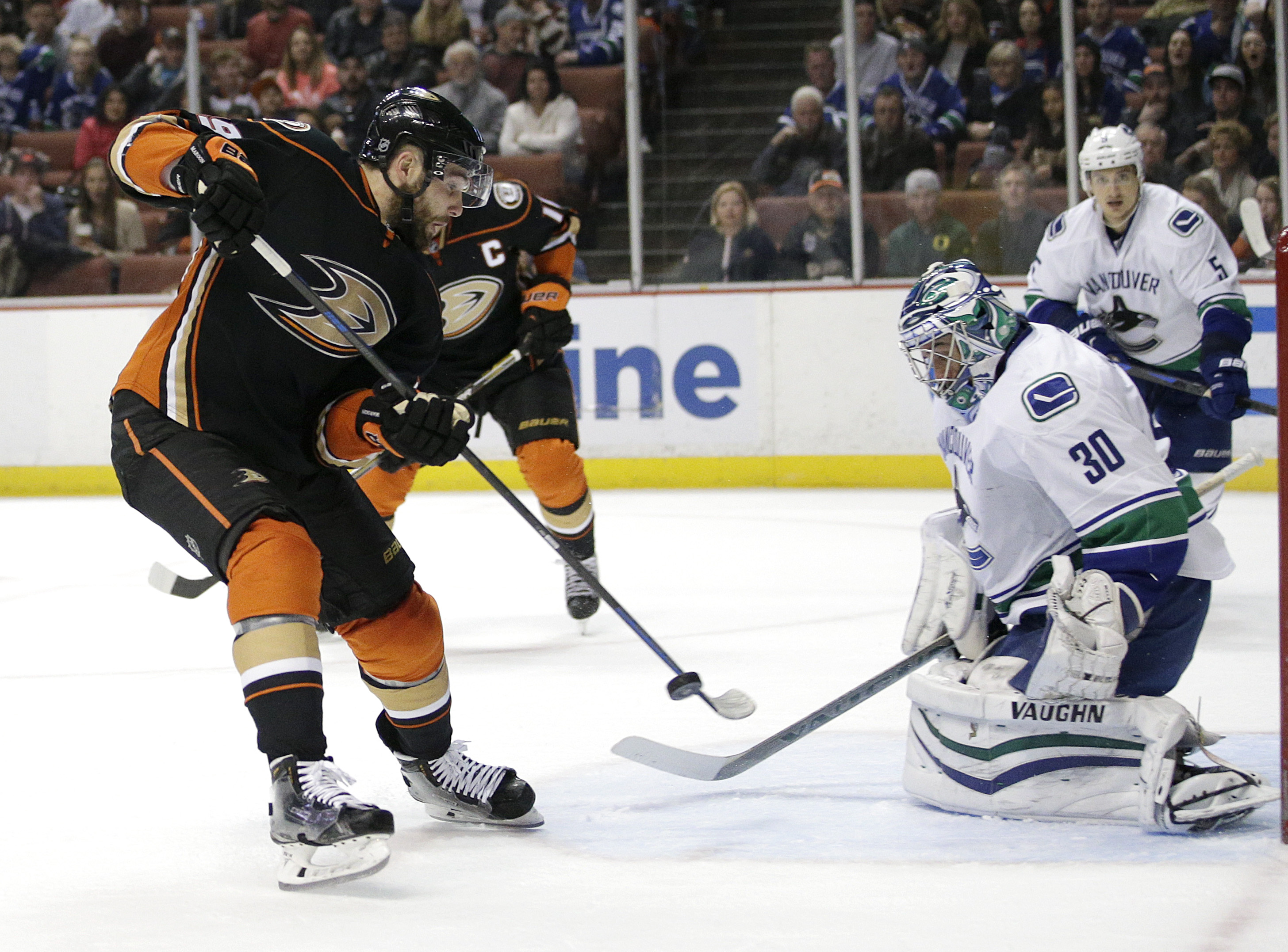 Fowler's OT goal helps Ducks beat Canucks 2-1