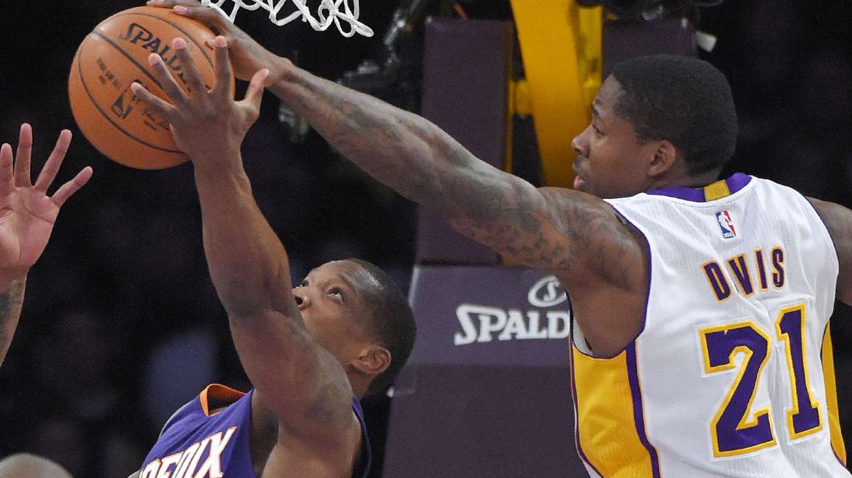 Suns hold off Lakers 116-107 for 6th straight win