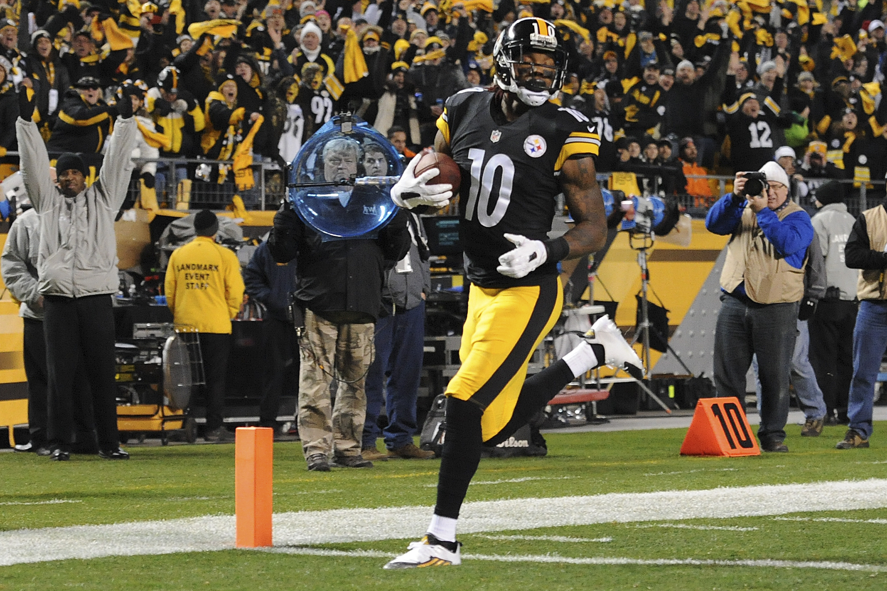 Steelers win AFC North but lose Bell to injury