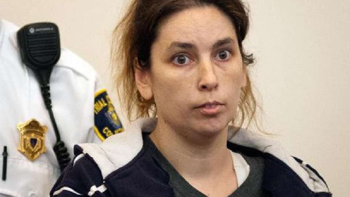 Madre se declara inocente en muerte de bebés