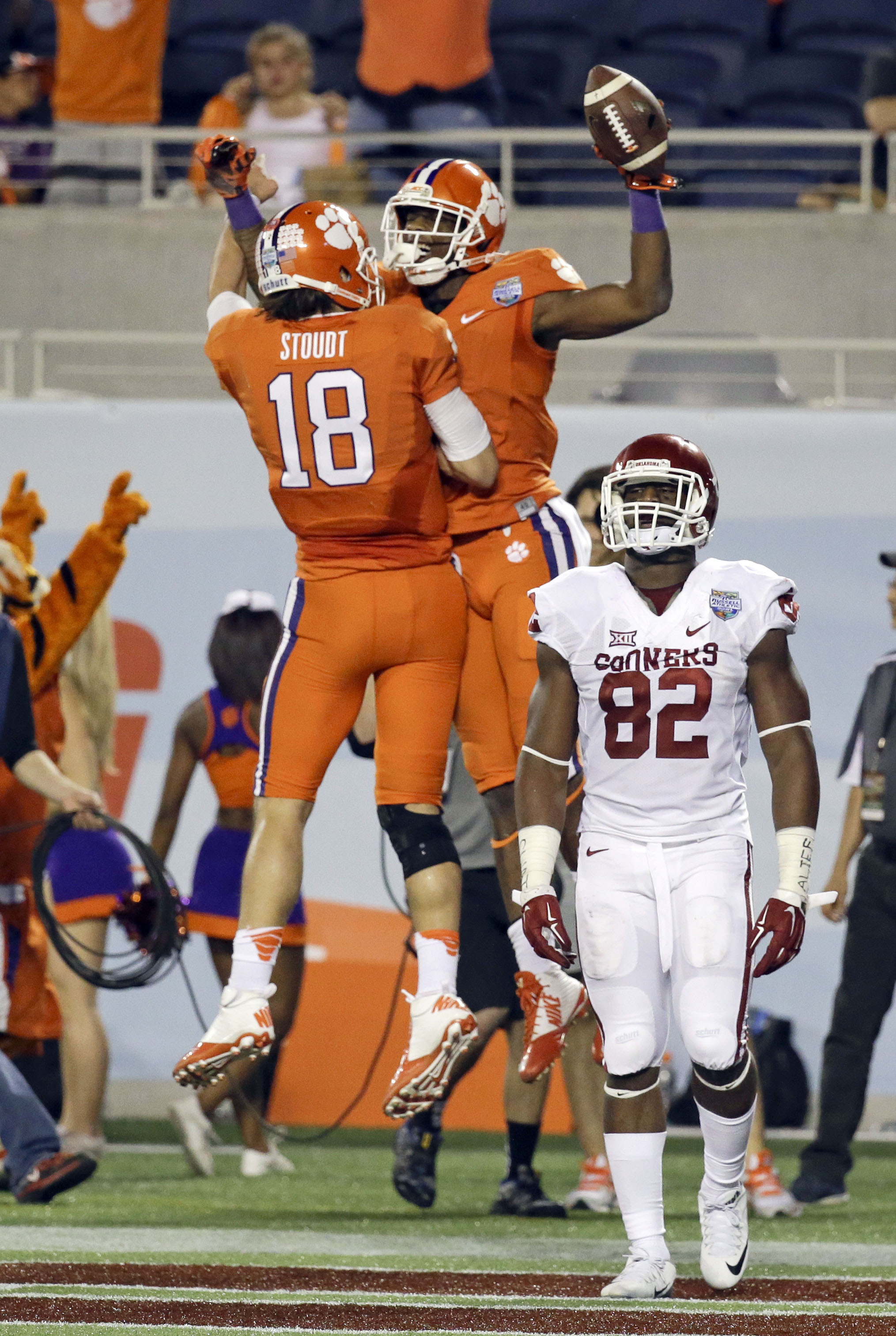 Clemson routs Oklahoma in Russell Athletic Bowl